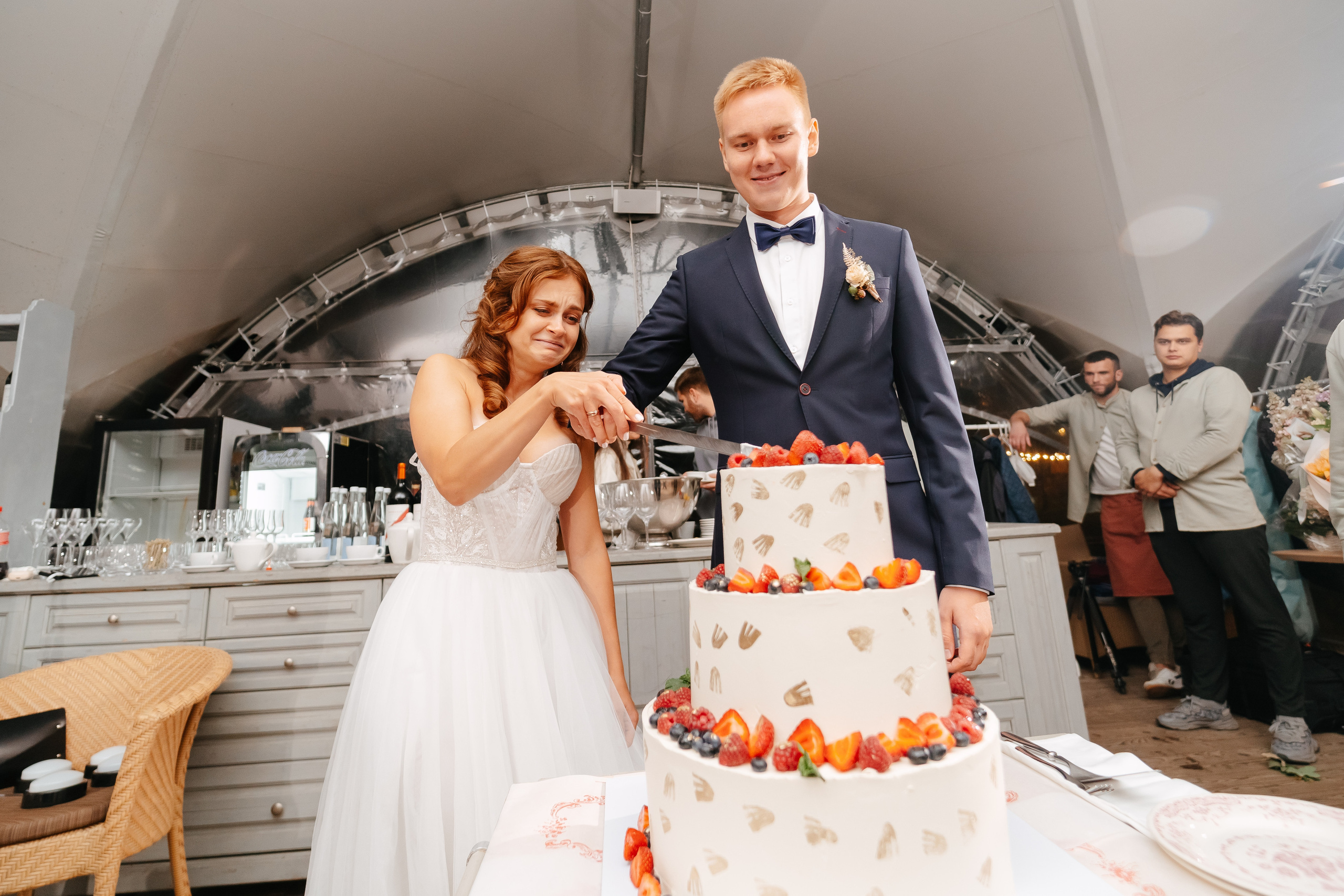 Свадебная фотосессия в Санкт-Петербурге осенью. Семейный и свадебный фотограф в Санкт-Петербурге и Москве