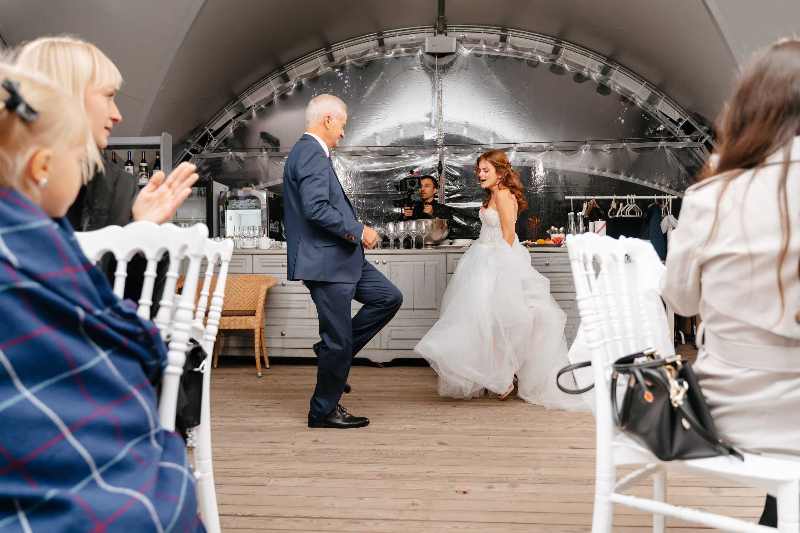 Свадебная фотосессия в Санкт-Петербурге осенью. Семейный и свадебный фотограф в Санкт-Петербурге и Москве