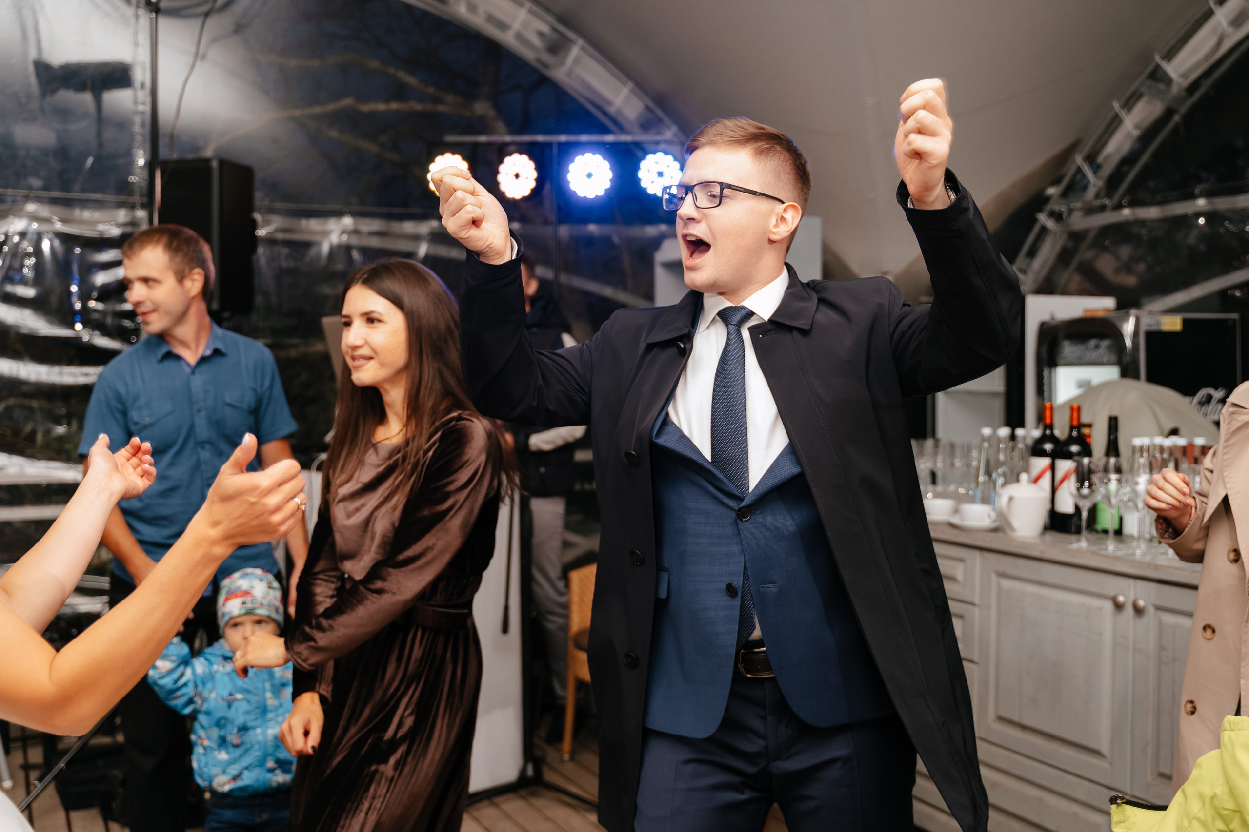 Свадебная фотосессия в Санкт-Петербурге осенью. Семейный и свадебный фотограф в Санкт-Петербурге и Москве