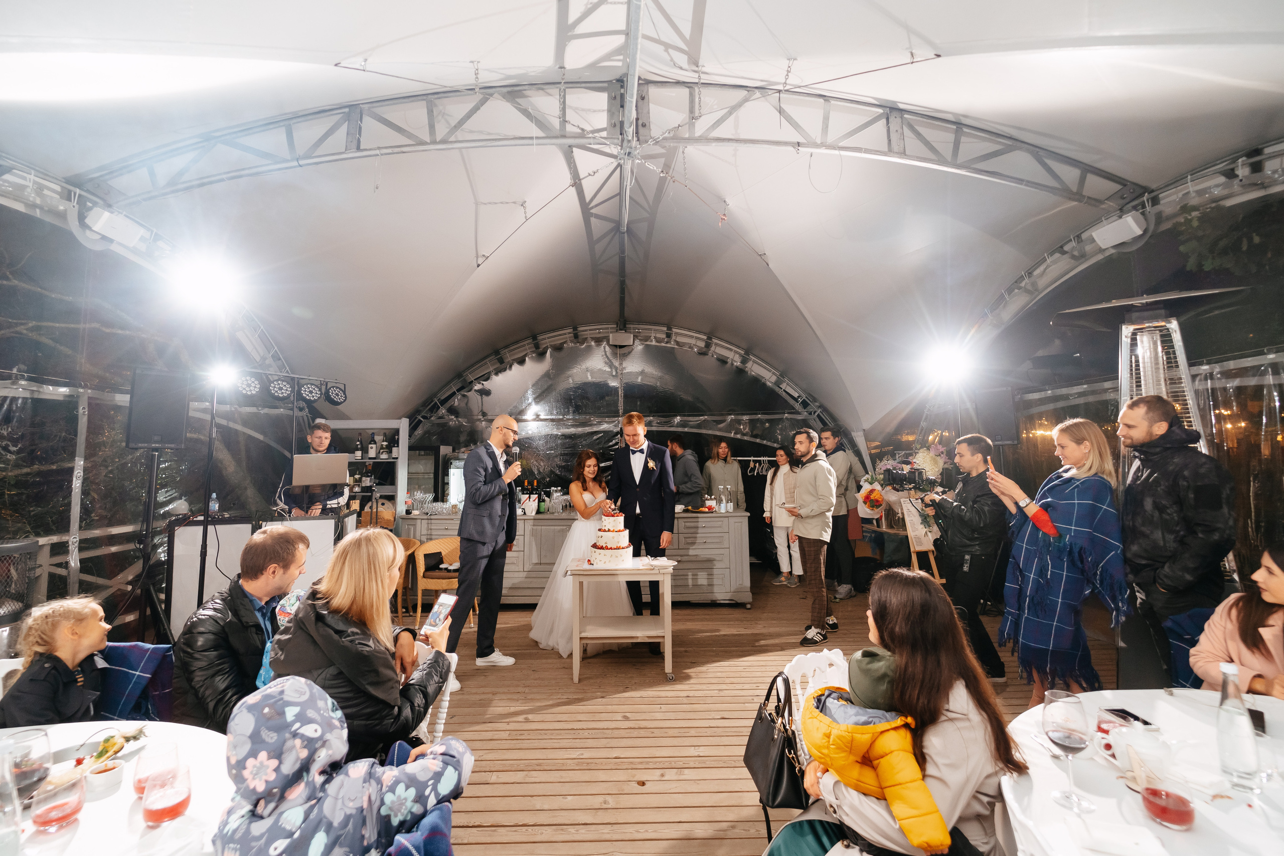 Свадебная фотосессия в Санкт-Петербурге осенью. Семейный и свадебный фотограф в Санкт-Петербурге и Москве