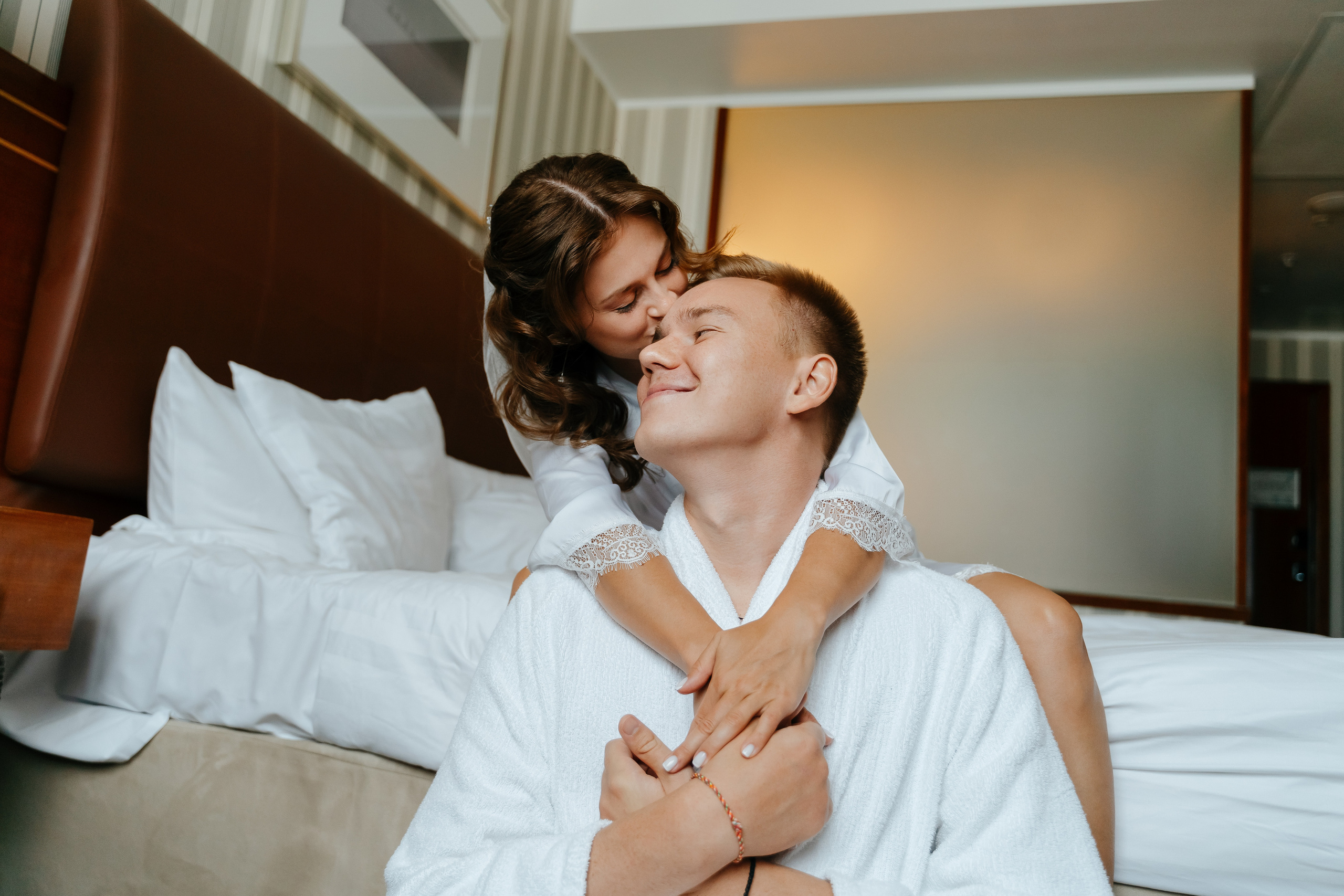 Свадебная фотосессия в Санкт-Петербурге осенью. Семейный и свадебный фотограф в Санкт-Петербурге и Москве