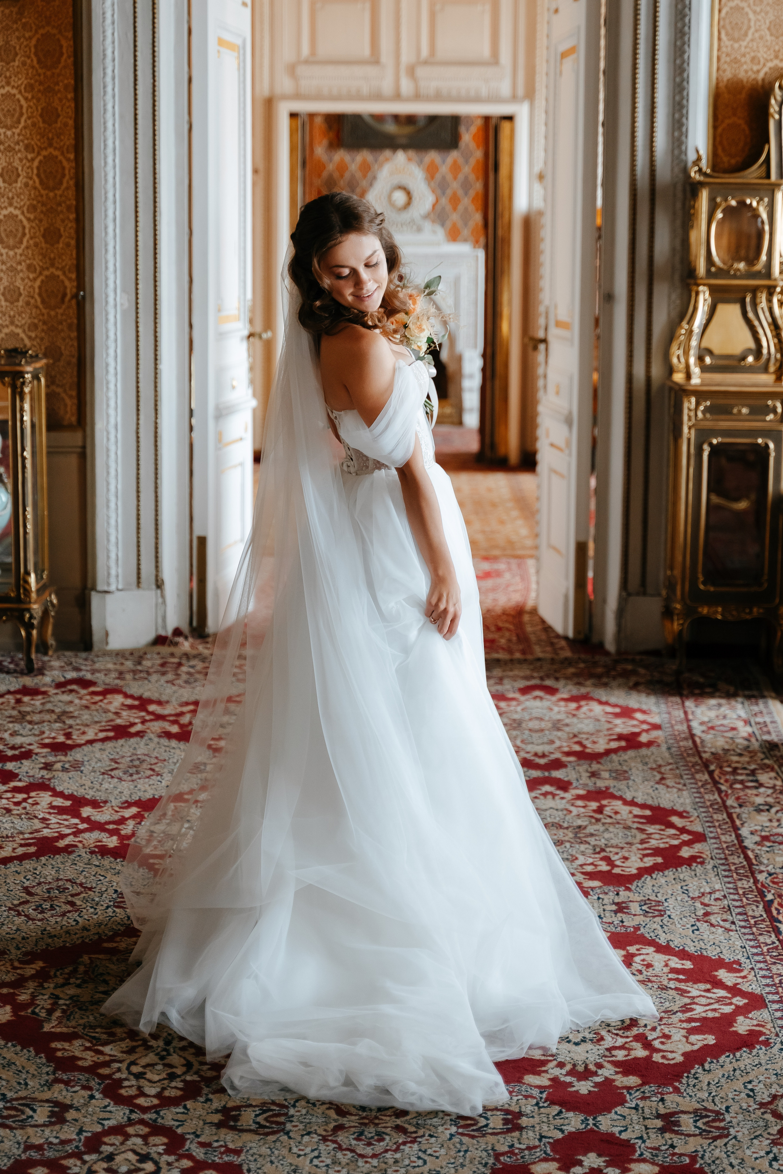 Свадебная фотосессия в Санкт-Петербурге осенью. Семейный и свадебный фотограф в Санкт-Петербурге и Москве