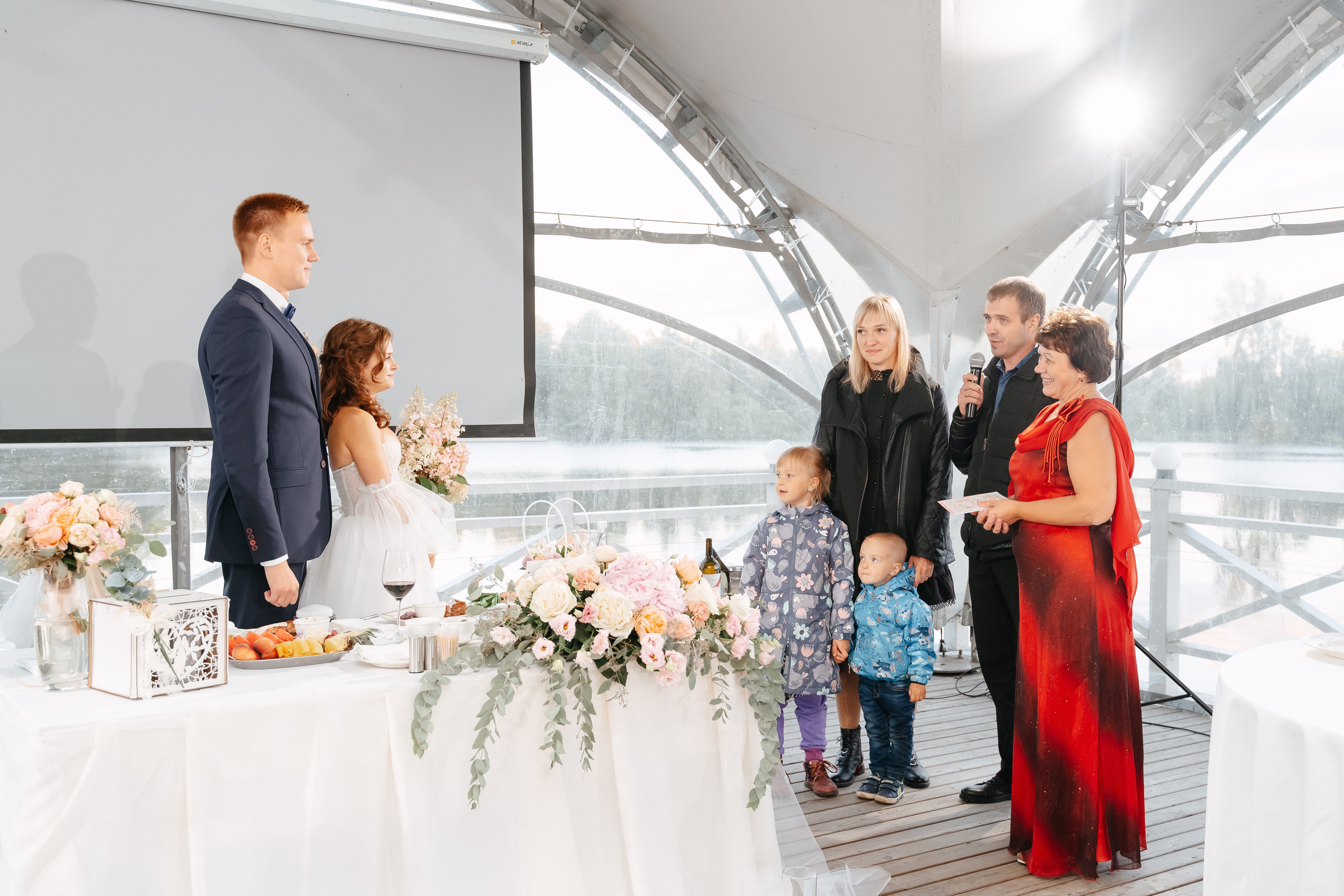 Свадебная фотосессия в Санкт-Петербурге осенью. Семейный и свадебный фотограф в Санкт-Петербурге и Москве