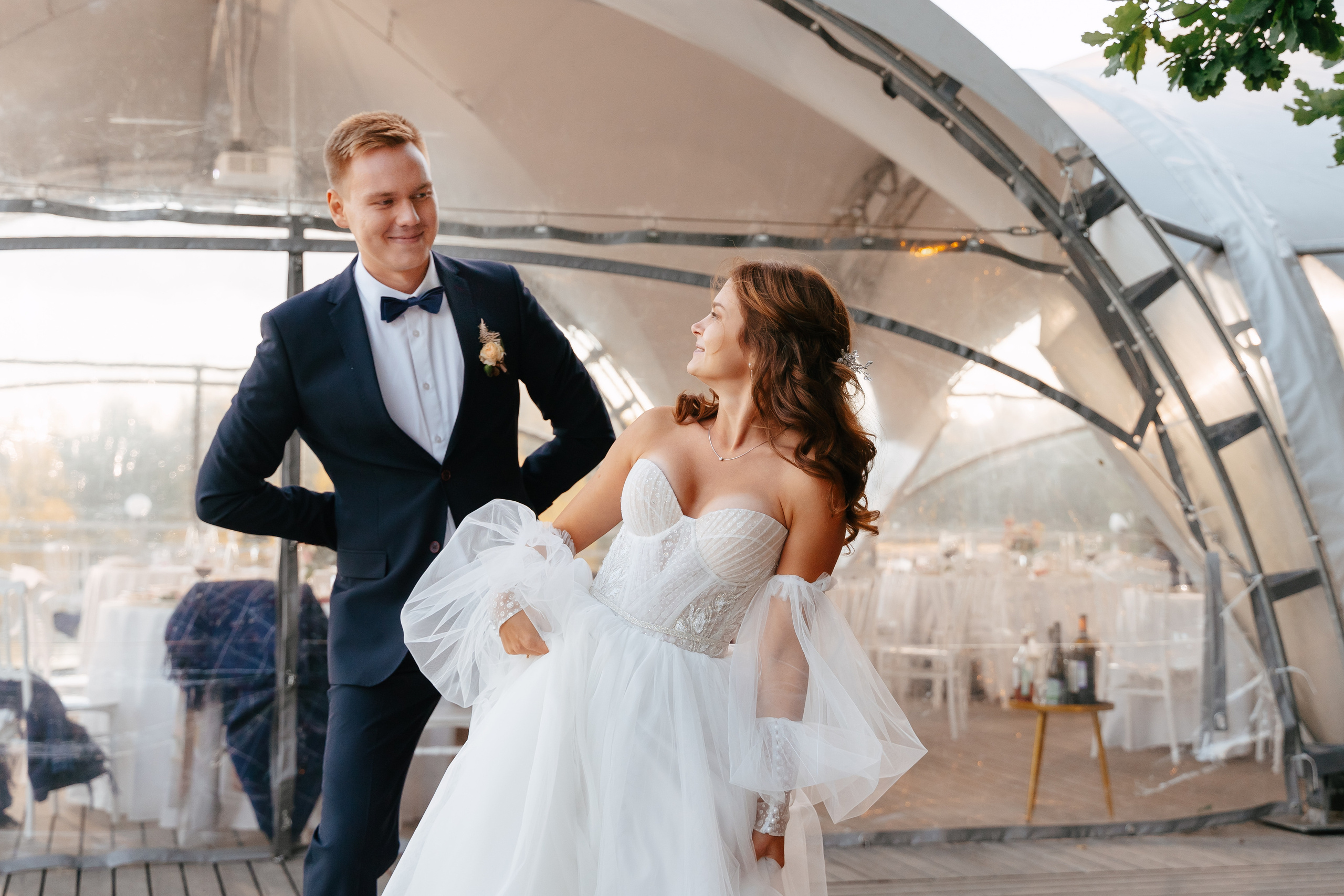 Свадебная фотосессия в Санкт-Петербурге осенью. Семейный и свадебный фотограф в Санкт-Петербурге и Москве