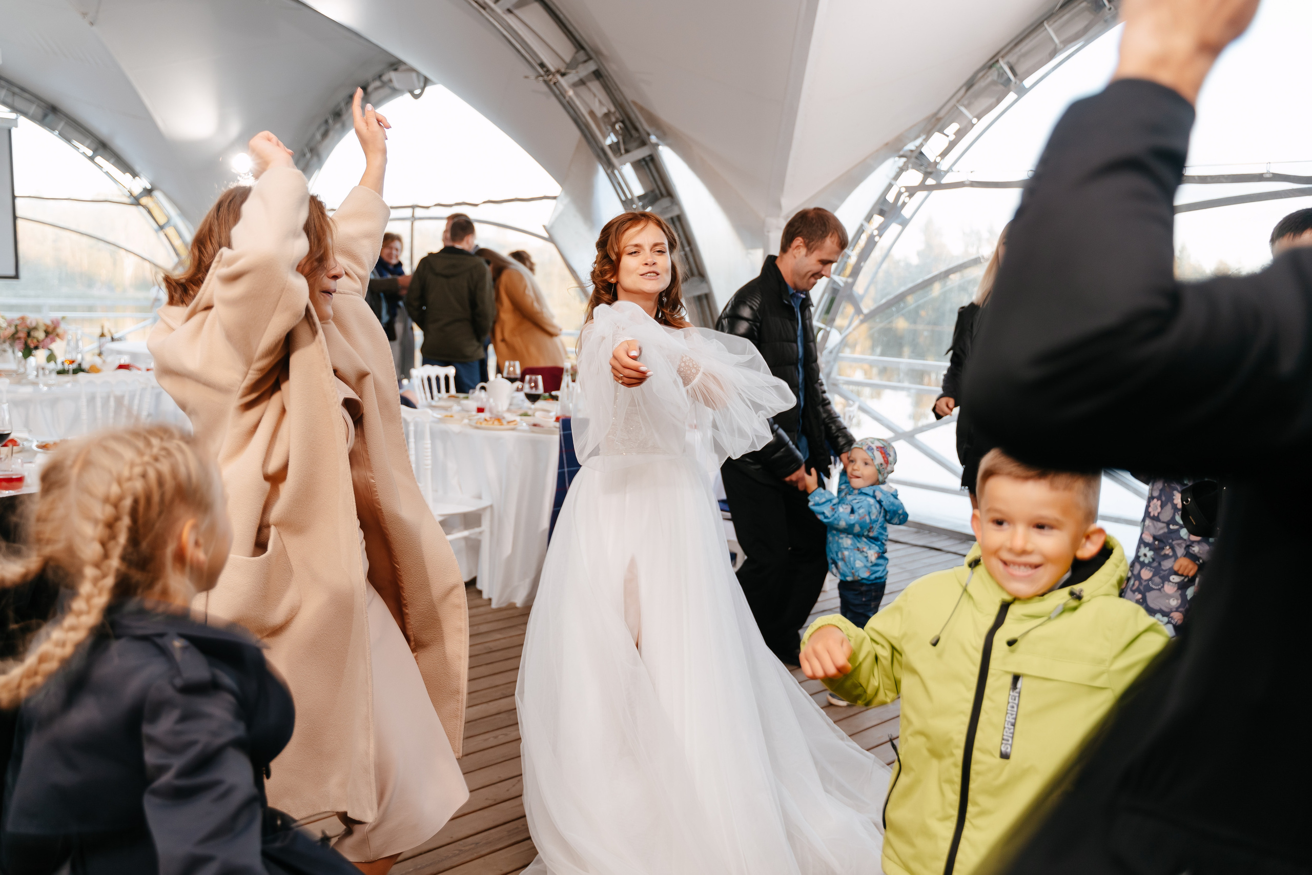 Свадебная фотосессия в Санкт-Петербурге осенью. Семейный и свадебный фотограф в Санкт-Петербурге и Москве