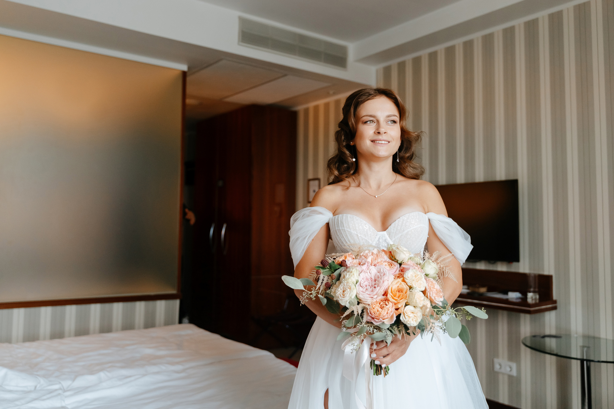 Свадебная фотосессия в Санкт-Петербурге осенью. Семейный и свадебный фотограф в Санкт-Петербурге и Москве