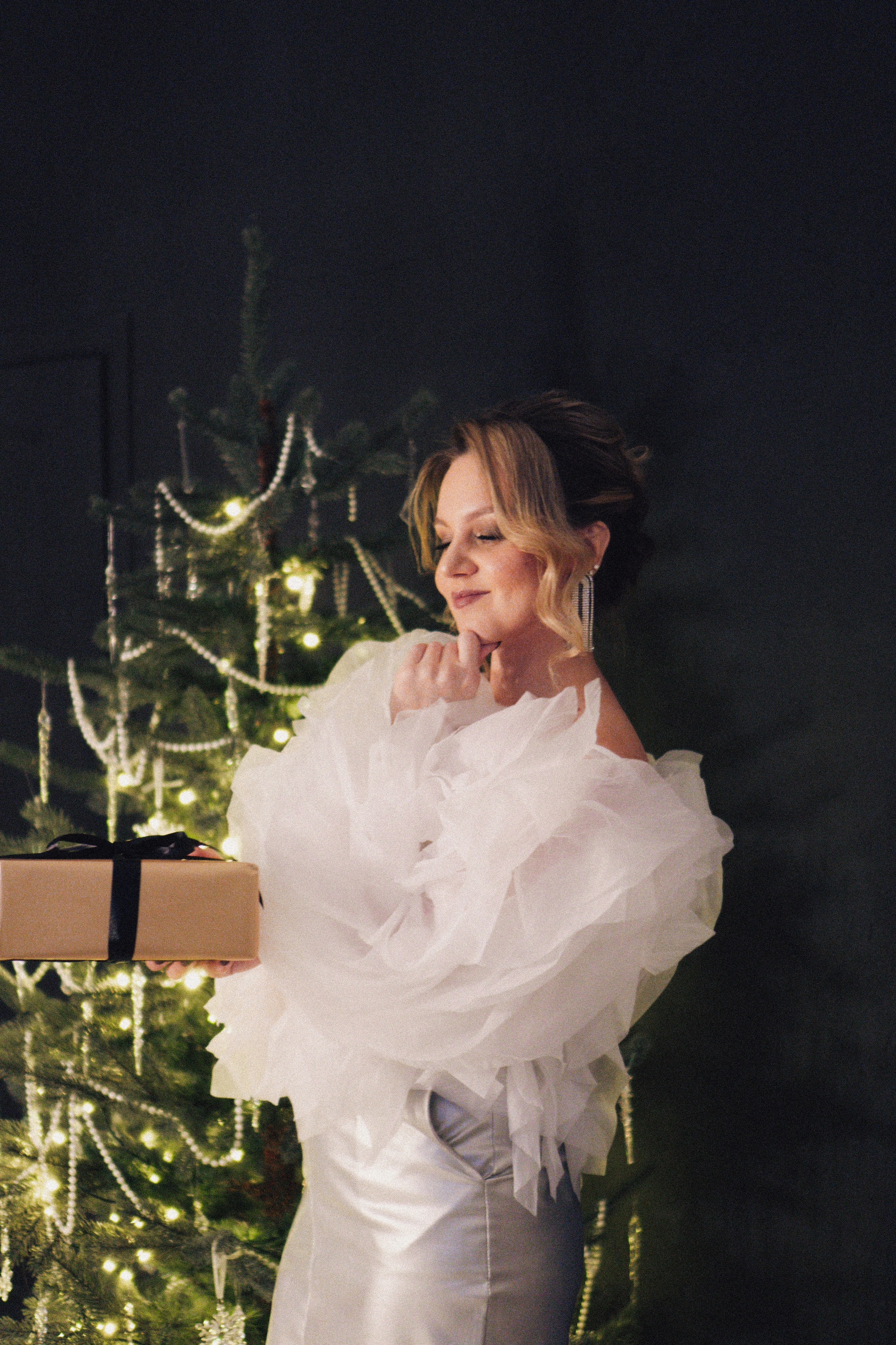 НОВОГОДНЯЯ ФОТОСЕСИИЯ В СТУДИИ ДЛЯ ДЕВУШКИ И ПРОГУЛКА ПО ЧЕРНЫШЕВСКОЙ. Профессиональный фотограф, Санкт-Петербург — Виктория Богомолова