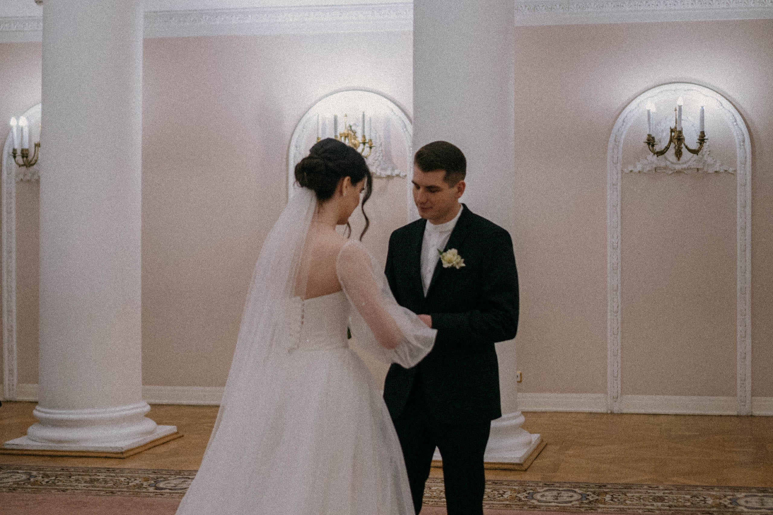 СВАДЕБНАЯ СЬЕМКА ПАРЫ В ГОРОДЕ ПУШКИН В ПАРКЕ ЕКАТЕРИНЕНСКОМ В НОЯБРЕ. Профессиональный фотограф, Санкт-Петербург — Виктория Богомолова