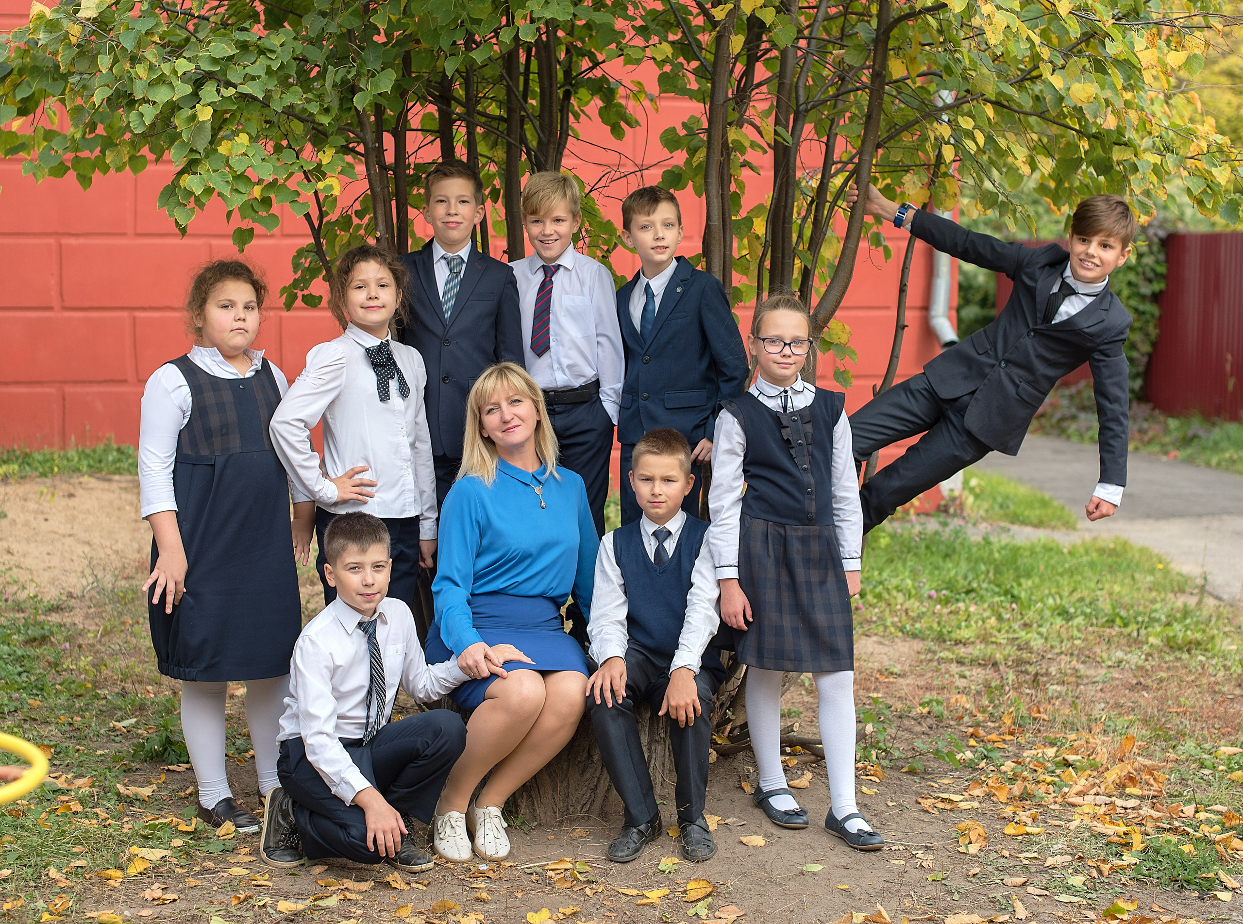 Пример съемки для выпускного альбома с наполнением «стандарт». Выпускные альбомы для школ и детских садов в Иваново