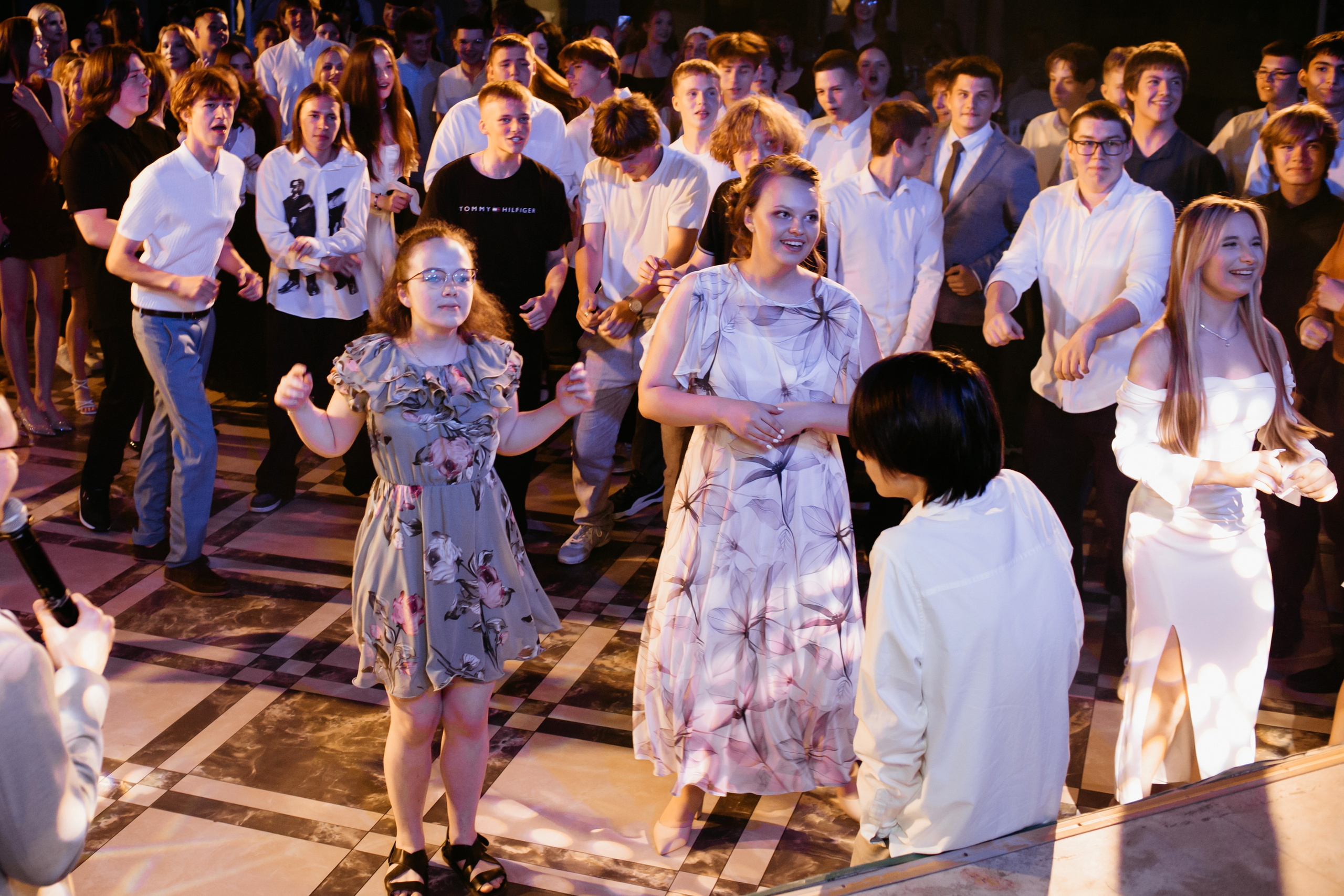 Выпускной 2025 (9класс) 124 школа. Фотограф в Челябинске Ополихина Анна