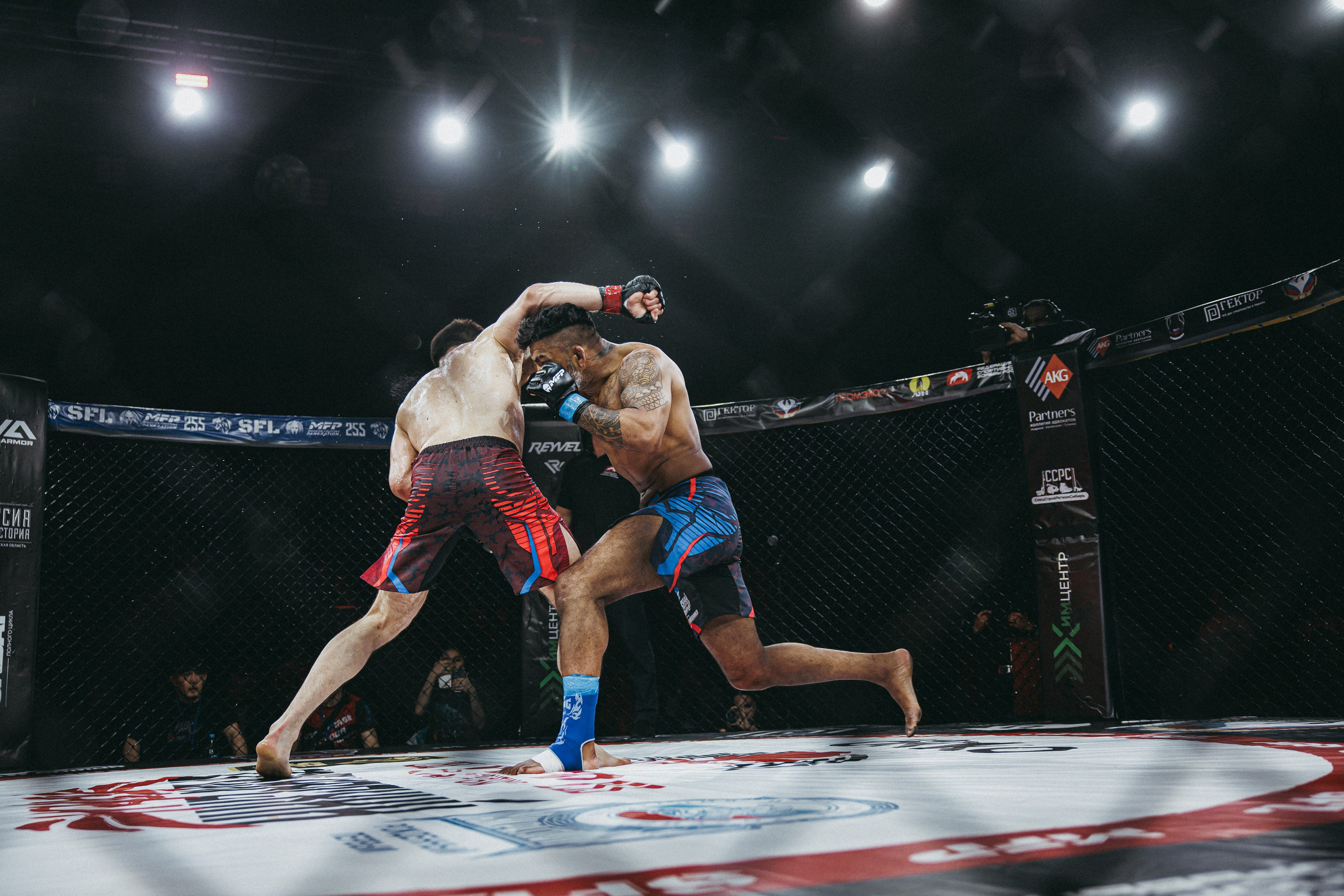 MFP255 ДУГЛАС РИБЕЙРО VS МАКСИМ БУТОРИН. Фотограф Иркутск Антипин Сергей