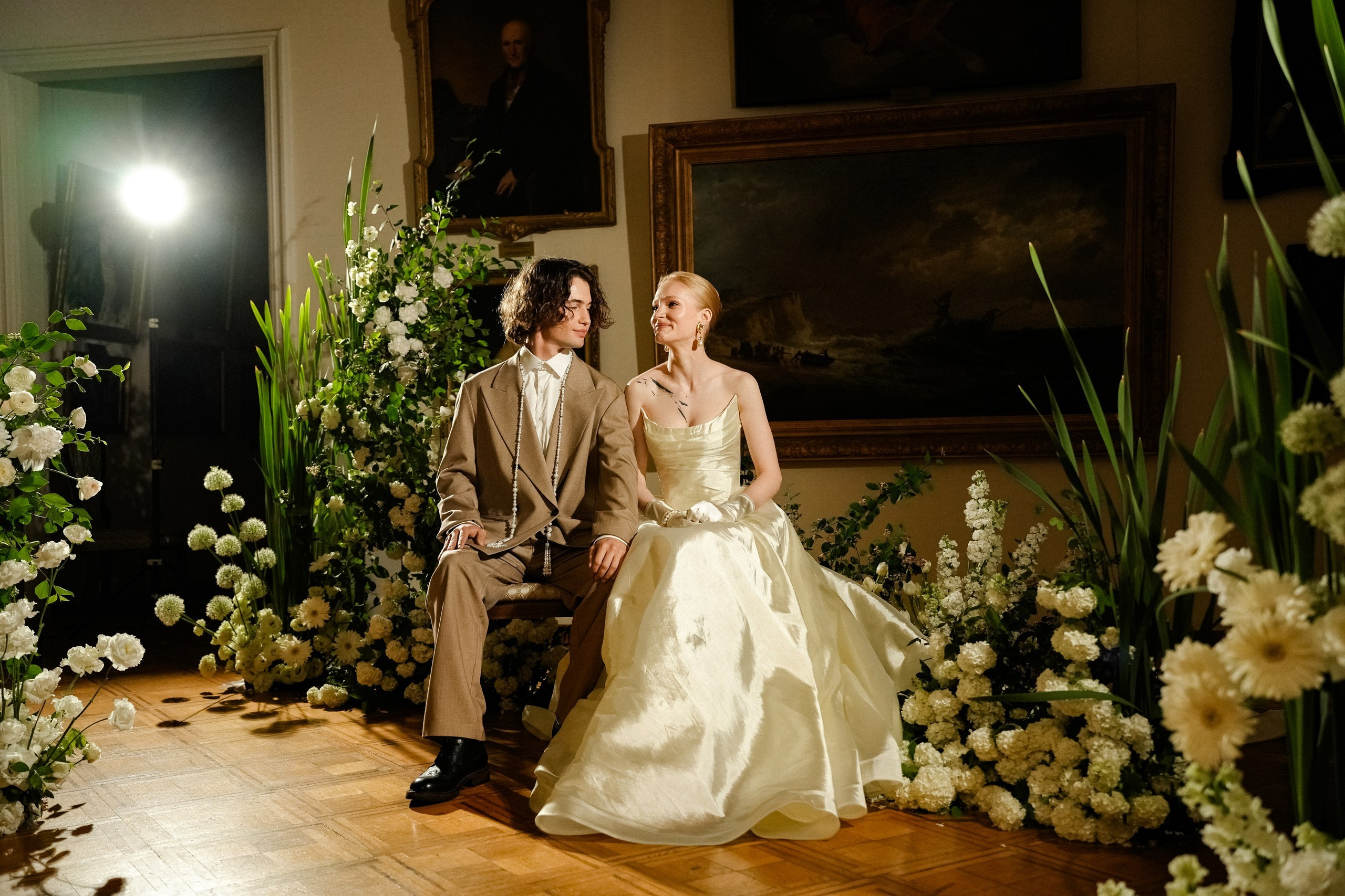 Love in Broken museum. Свадебный фотограф и видеограф в Ростове-на-Дону. Максим и Наталья Лебедевы