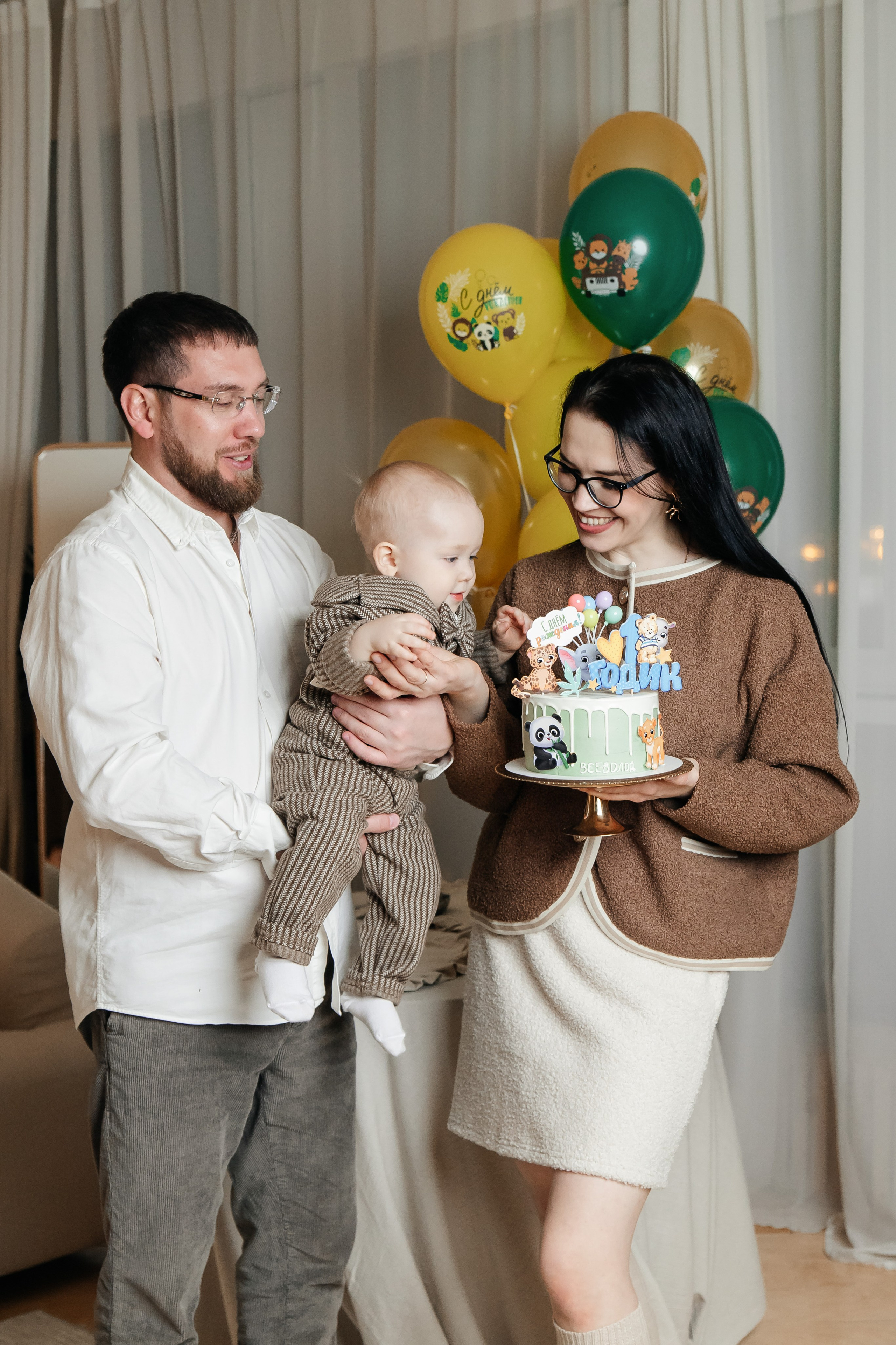 Семейная фотосессия на 1 годик. Свадебный, семейный фотограф, контент съёмка. Екатеринбург. Елена Граф