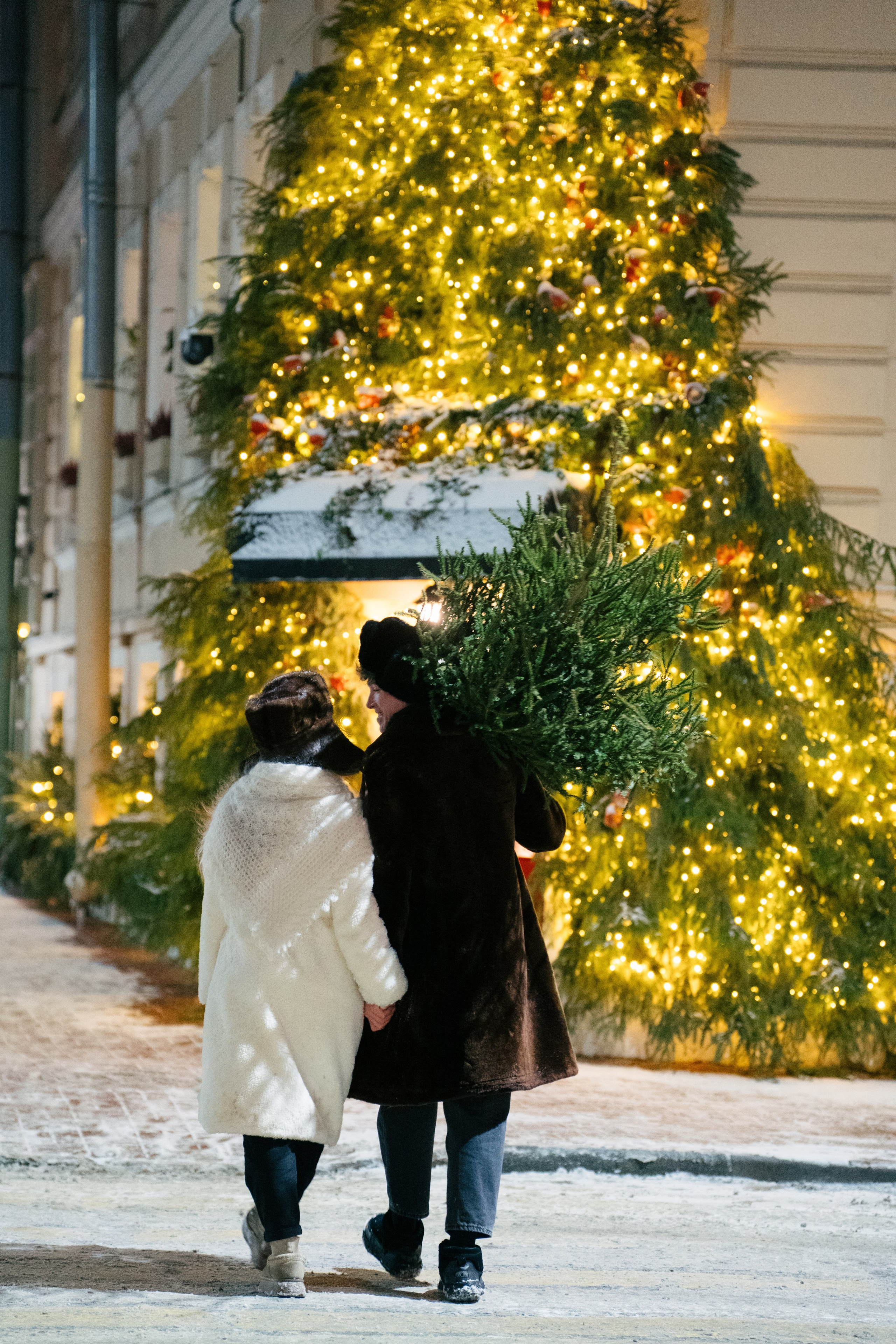 НОВОГОДНЯЯ ПРОГУЛКА ПАРЫ ПО ЧЕРНЫШЕВСКОЙ ПЕРЕД НОВЫМ ГОДОМ. Профессиональный фотограф, Санкт-Петербург — Виктория Богомолова