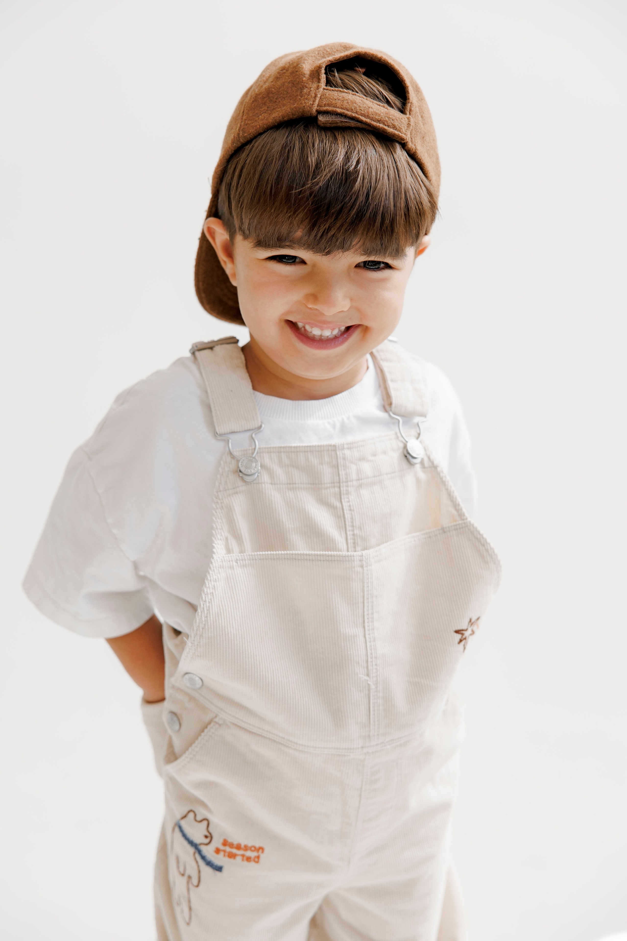 Family photoshoot inside the studio. Wedding and family photographer