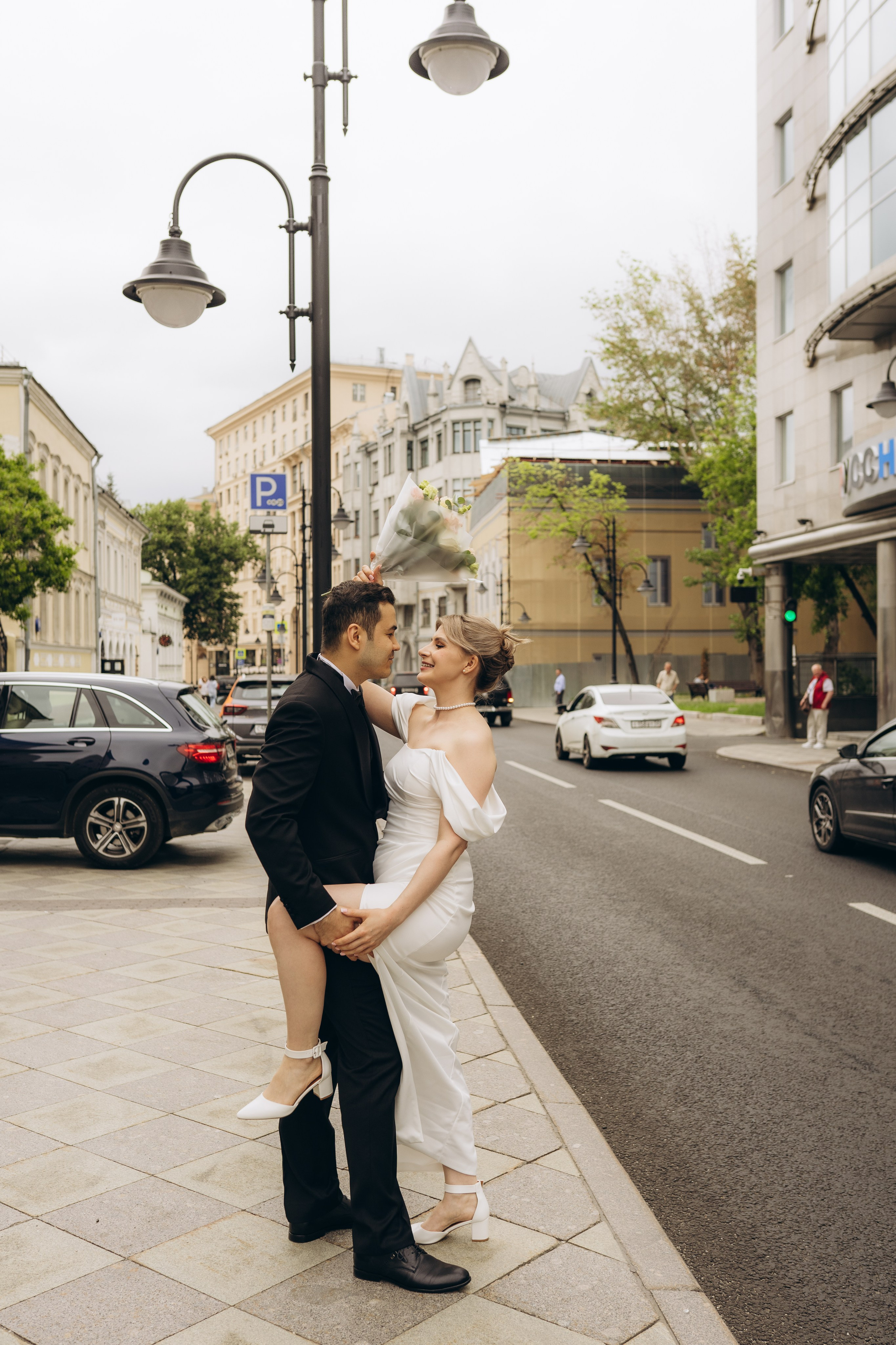 Свадебная фотопрогулка в Москве по центру. Свадебный фотограф в Москве Анна Полушина