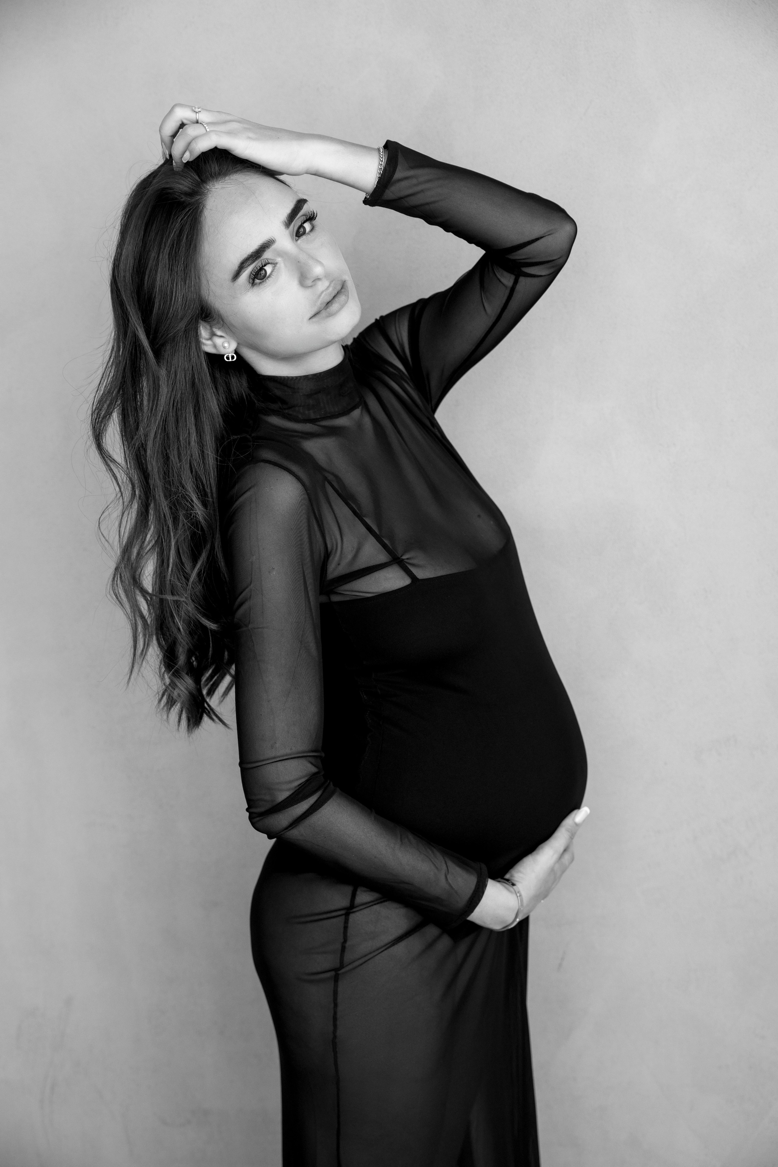 Pregnancy photoshoot inside the studio in Tel Aviv. Главная