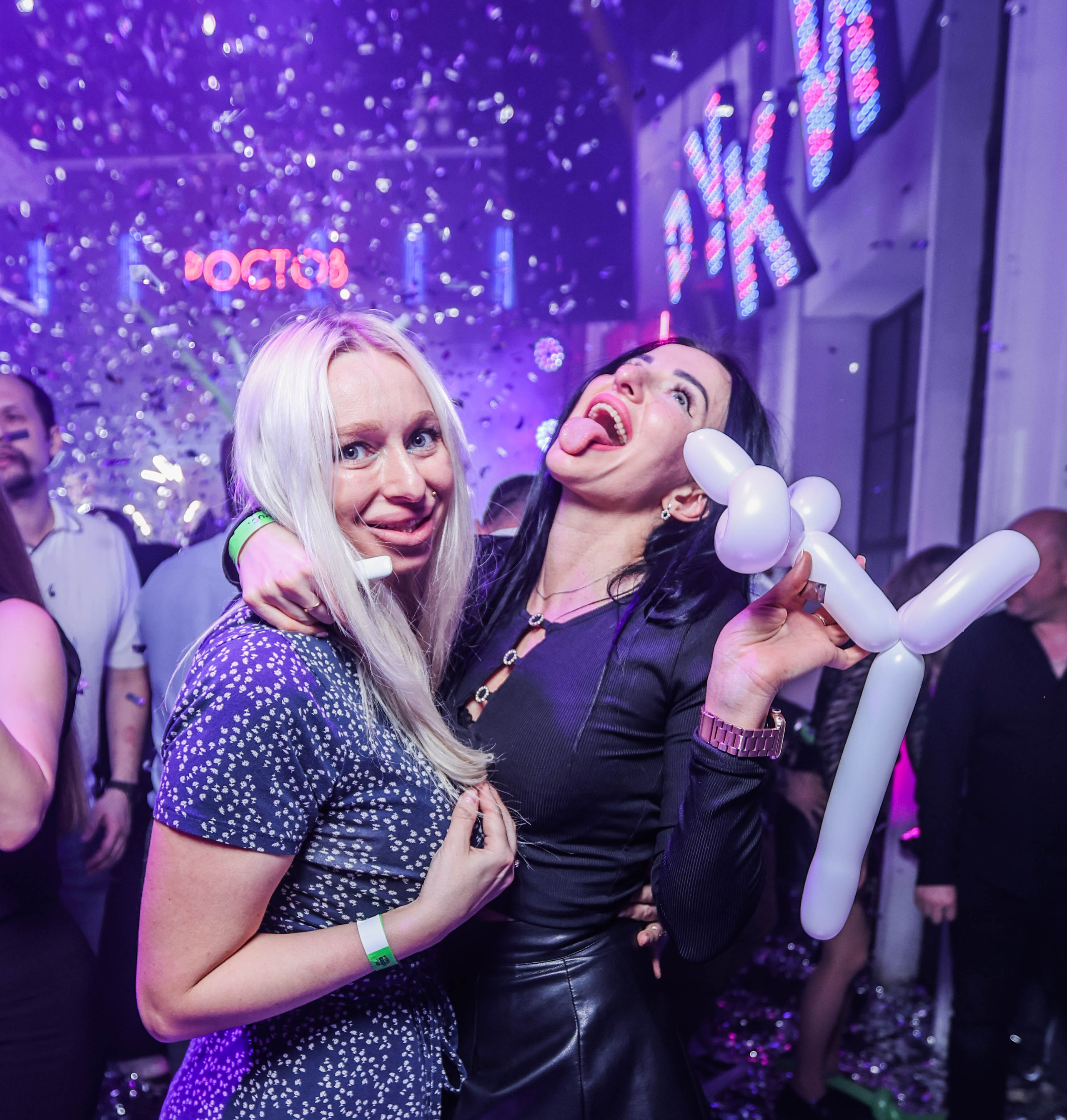 БАР РУКИ ВВЕРХ