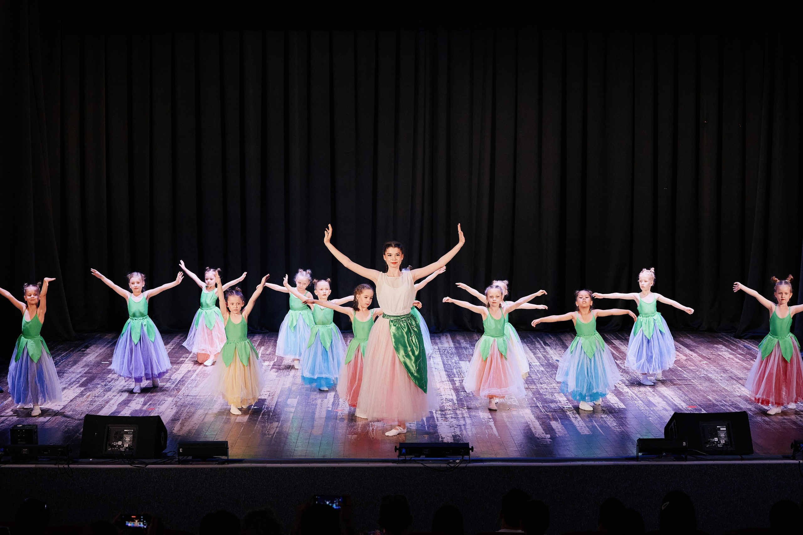 Концерт танцевальной студии Фиеста 08.06. Свадебный репортажный фотограф краснодар максим дремов дрёмов фотосессия студия цена