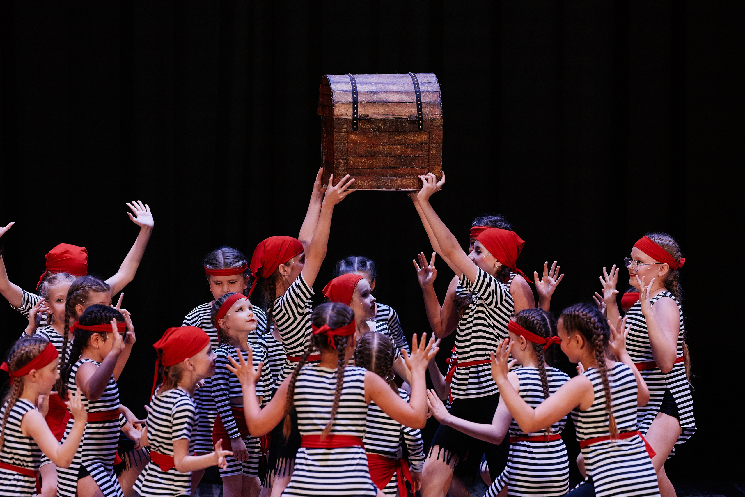 Концерт танцевальной студии Фиеста 08.06. Свадебный репортажный фотограф краснодар максим дремов дрёмов фотосессия студия цена