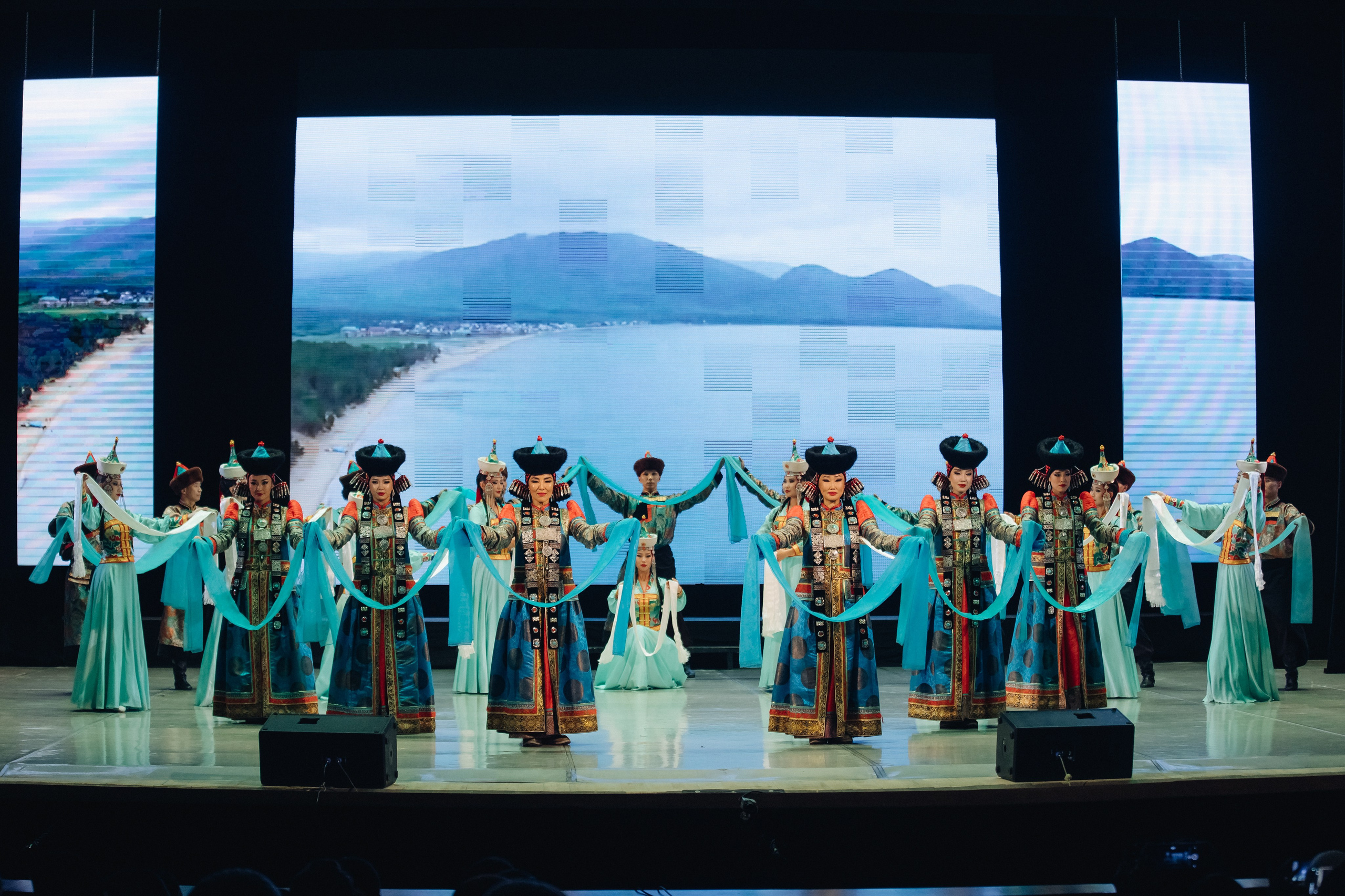 Лучший учитель родного языка и литературы 2025. Свадебный и семейный фотограф в Улан-Удэ