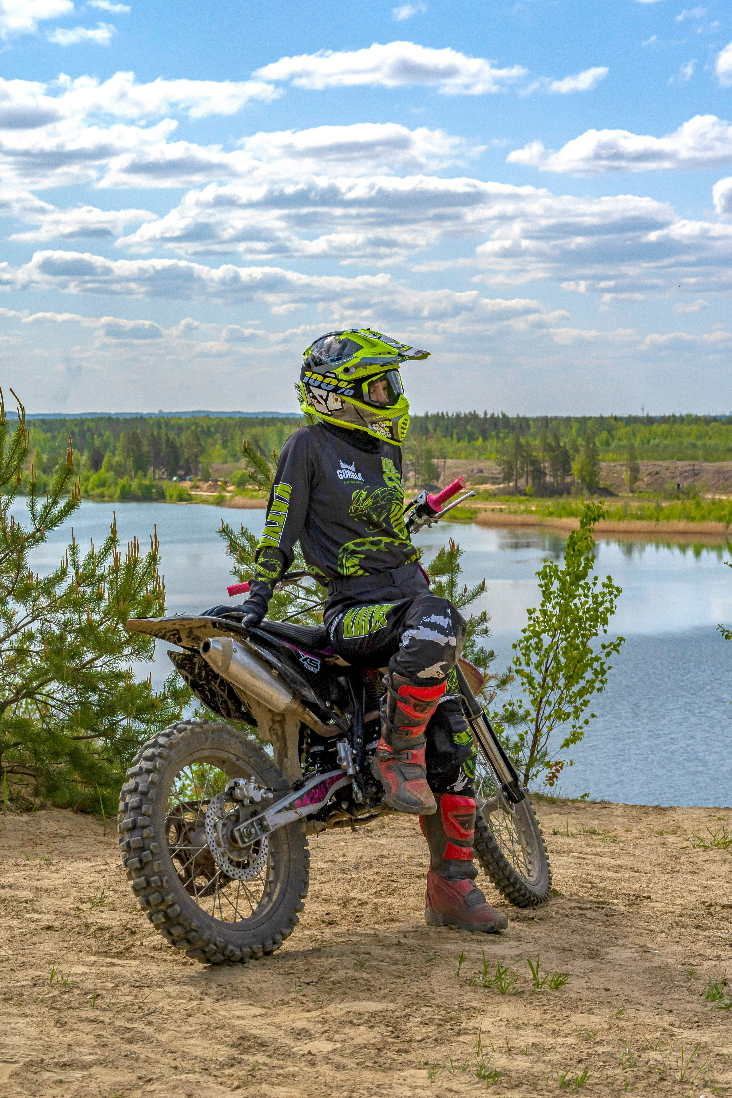 Катя Ли. Графический дизайнер Илья Левченко