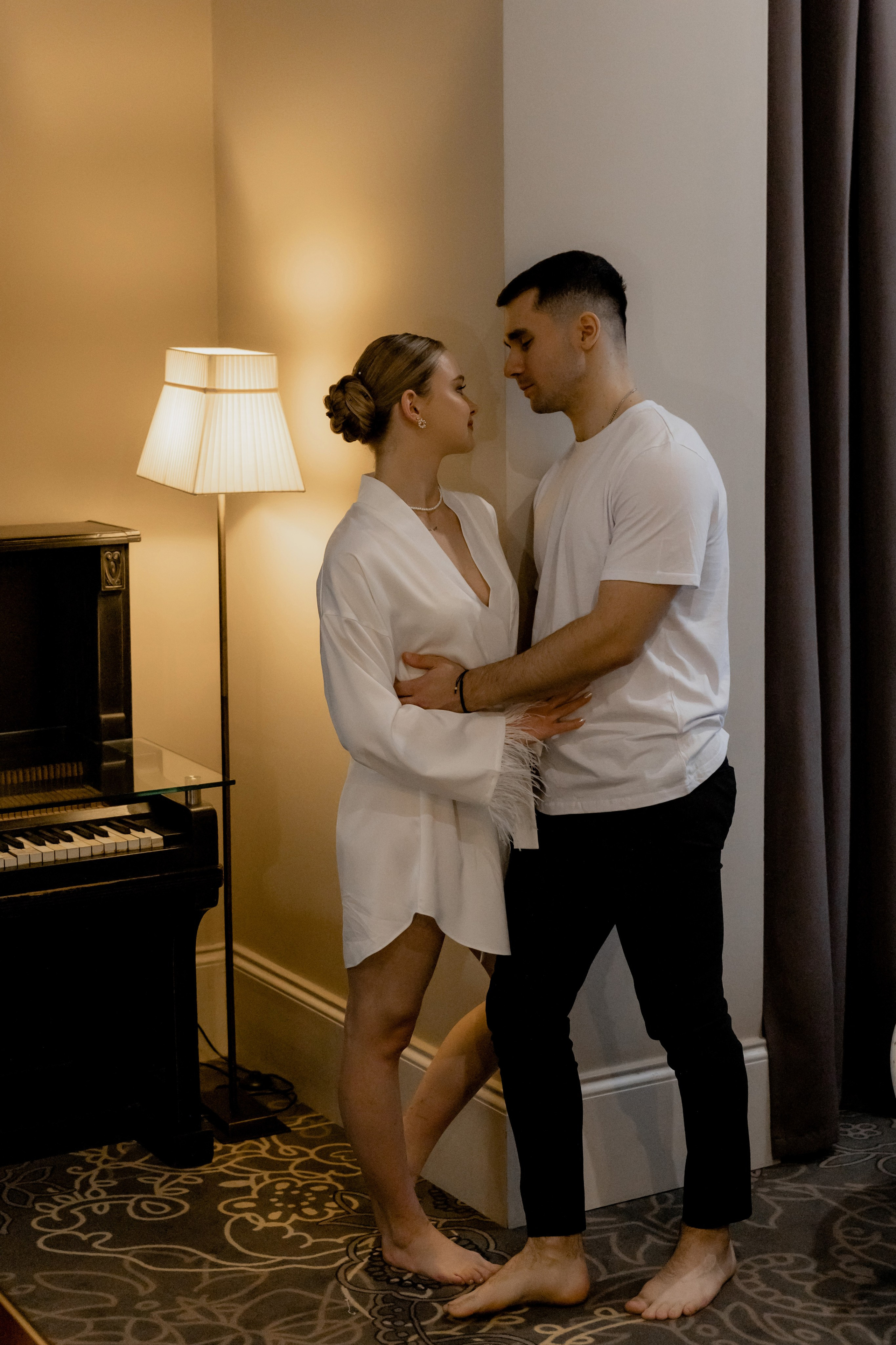 Свадебная фотосессия в отеле Чайковский г. Калининград. Свадебный фотограф Калининград