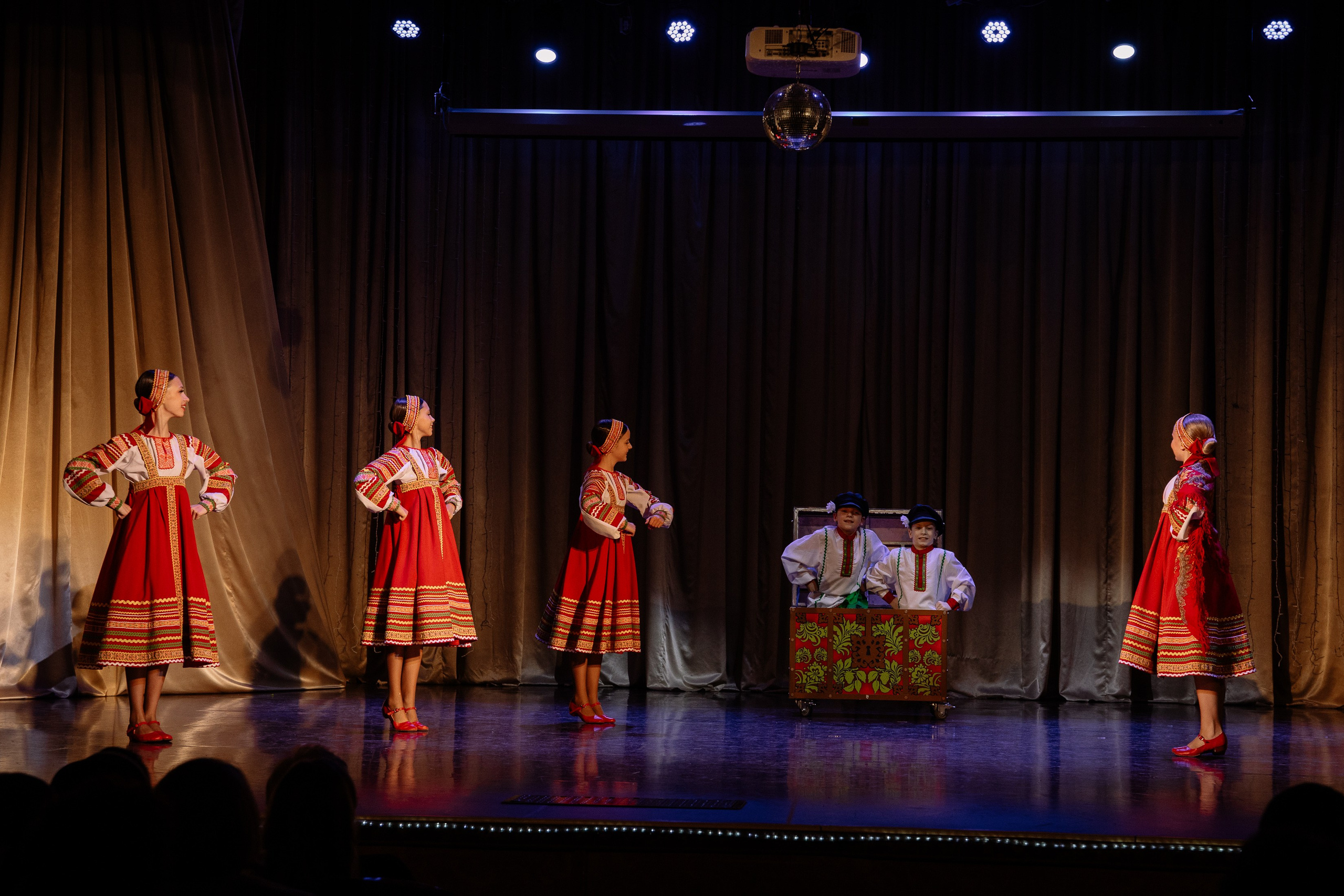 Сибирские узоры ДК Ефремова. Фотограф Юлия Мальцева