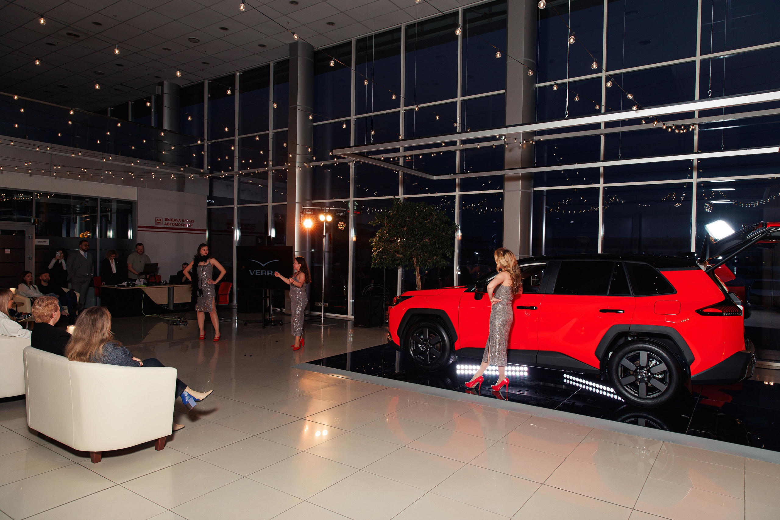 Презентация новой Toyota RAV4. Репортажный и свадебный фотограф в Уфе Павел Кожевников