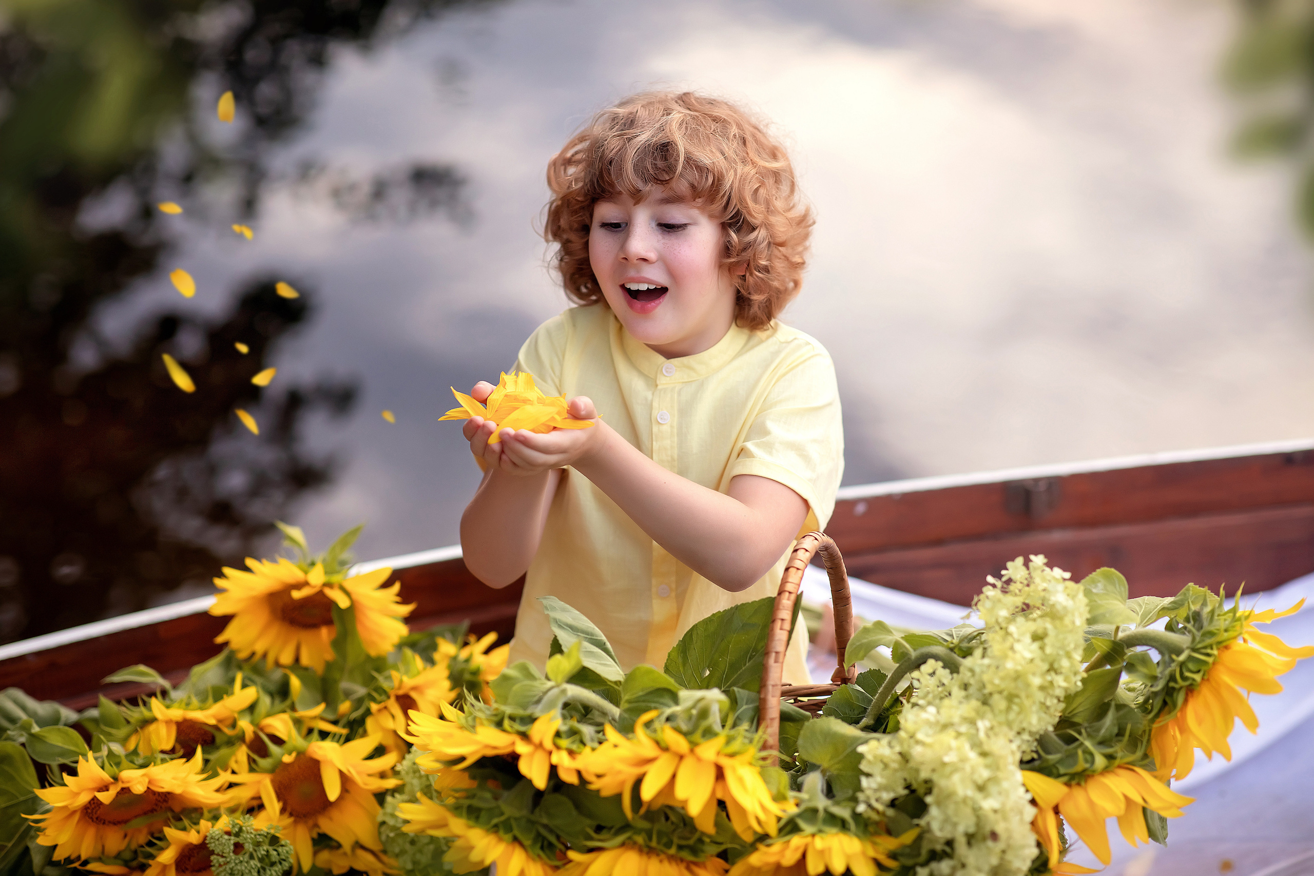 Витюша лодка с подсолнухами. Фотограф на крещение и венчание