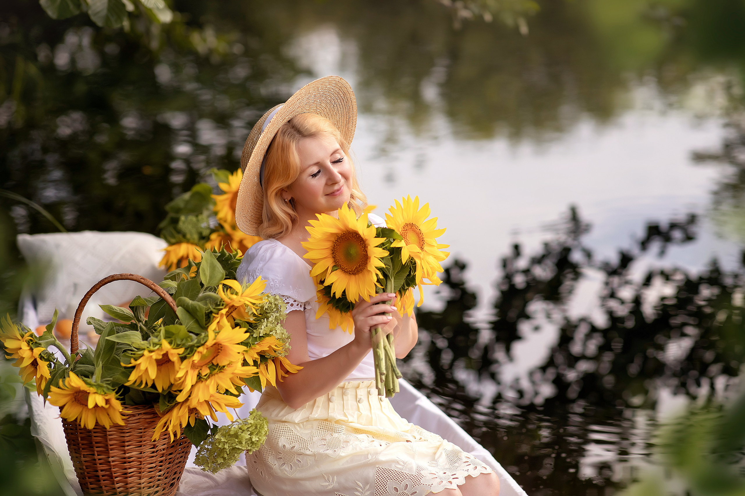 Витюша лодка с подсолнухами. Фотограф на крещение и венчание