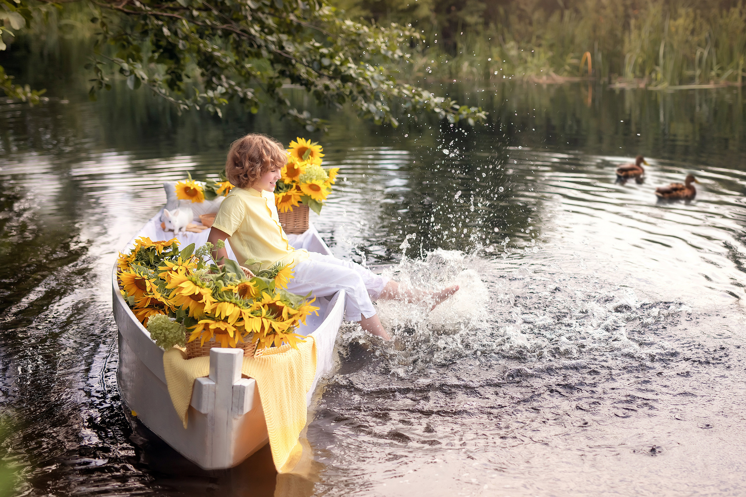 Витюша лодка с подсолнухами. Фотограф на крещение и венчание