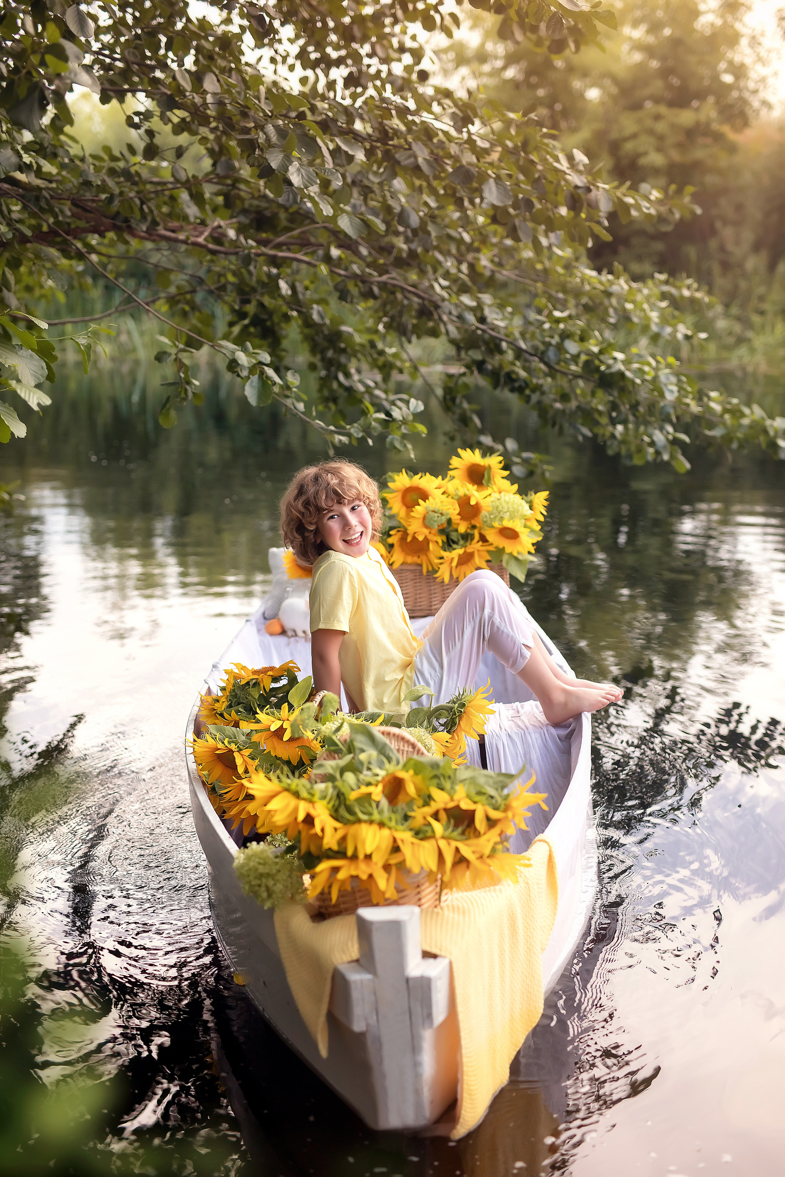 Витюша лодка с подсолнухами. Фотограф на крещение и венчание