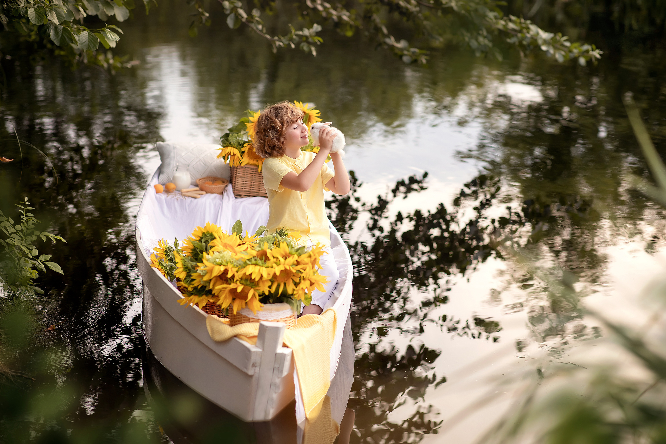 Витюша лодка с подсолнухами. Фотограф на крещение и венчание