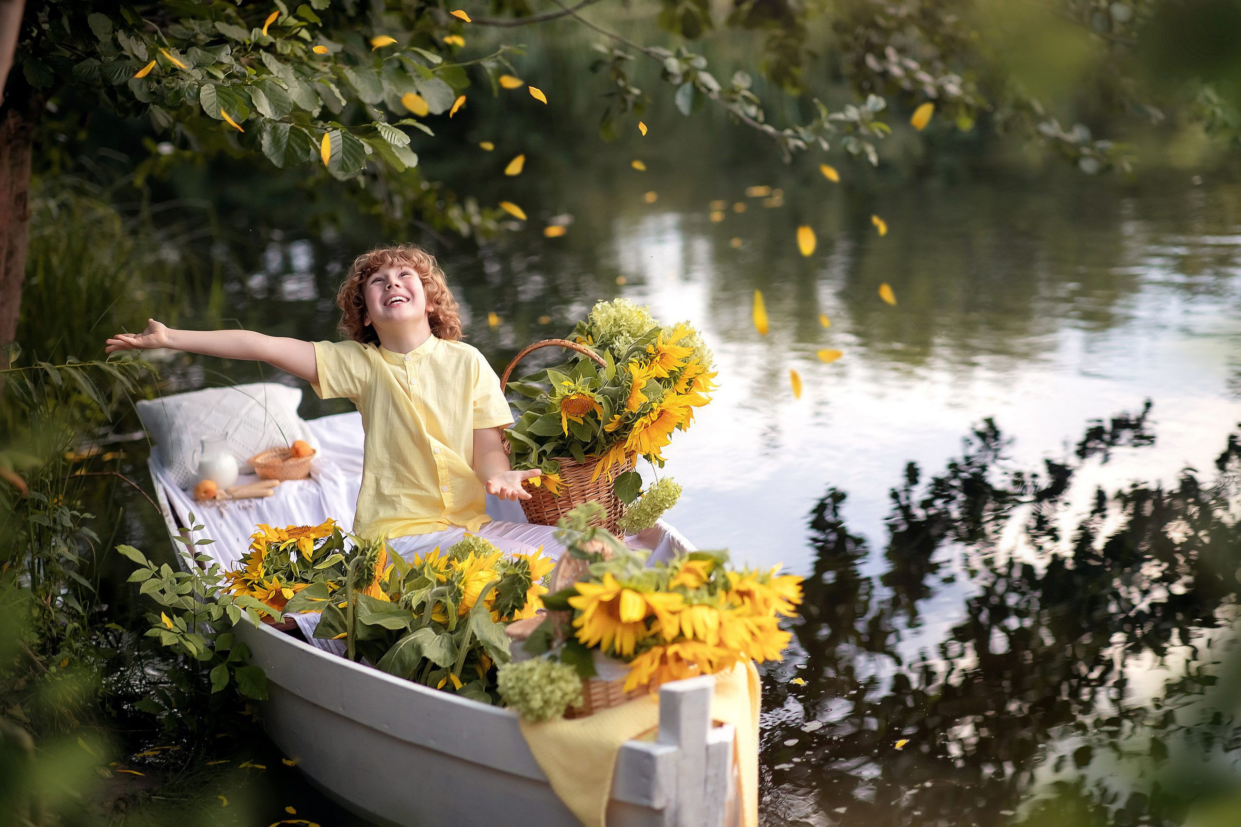 Витюша лодка с подсолнухами. Фотограф на крещение и венчание