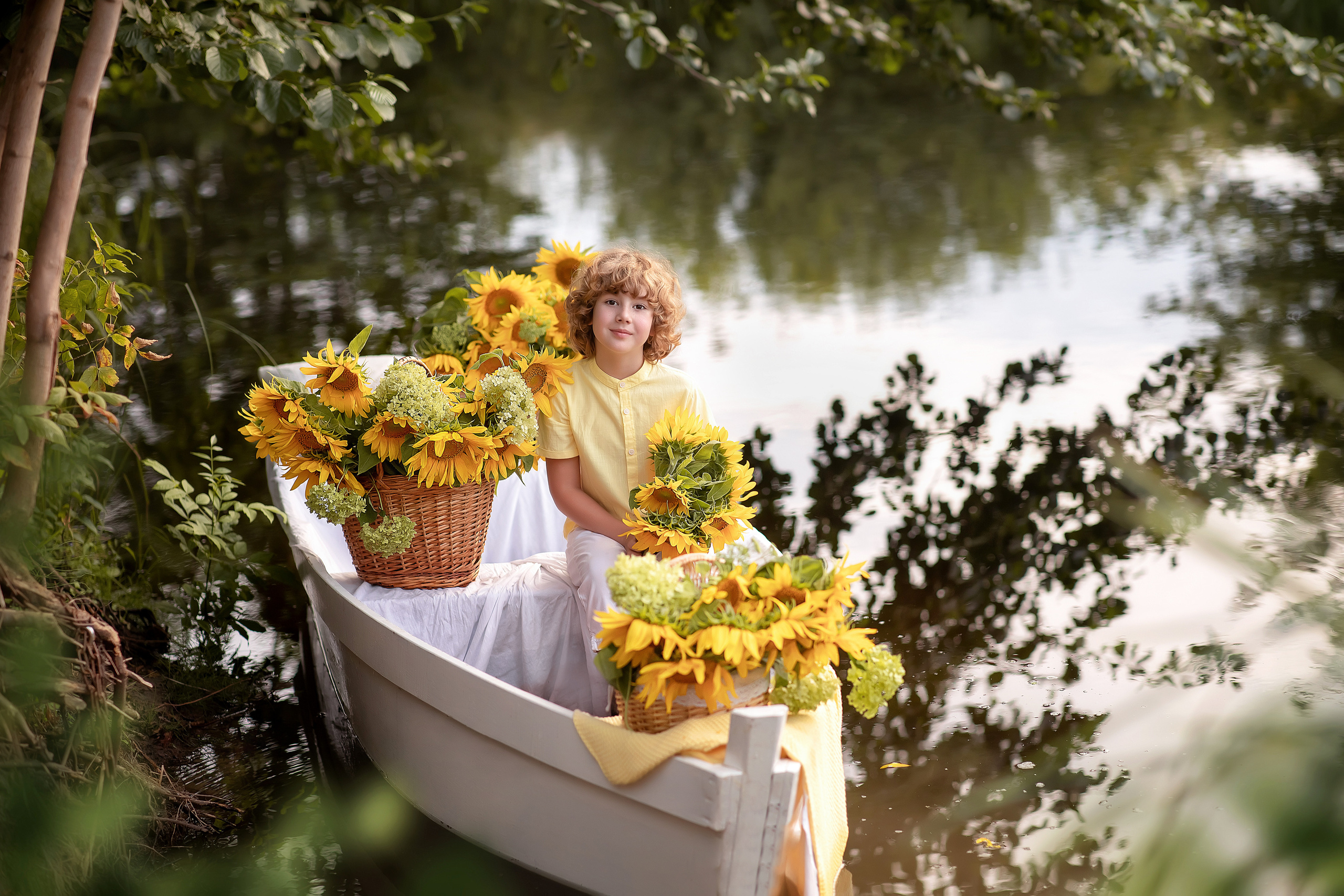 Витюша лодка с подсолнухами. Фотограф на крещение и венчание