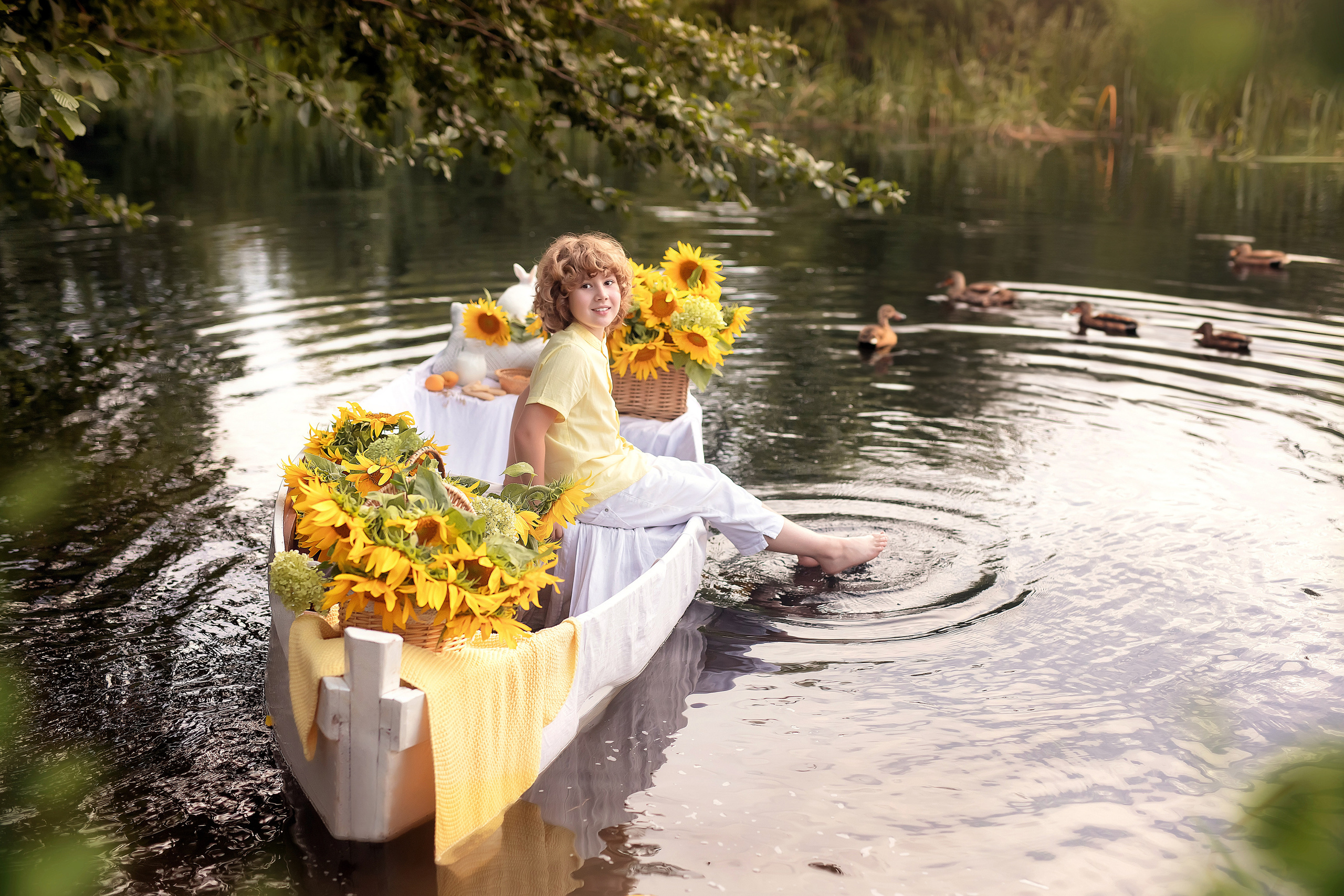 Витюша лодка с подсолнухами. Фотограф на крещение и венчание