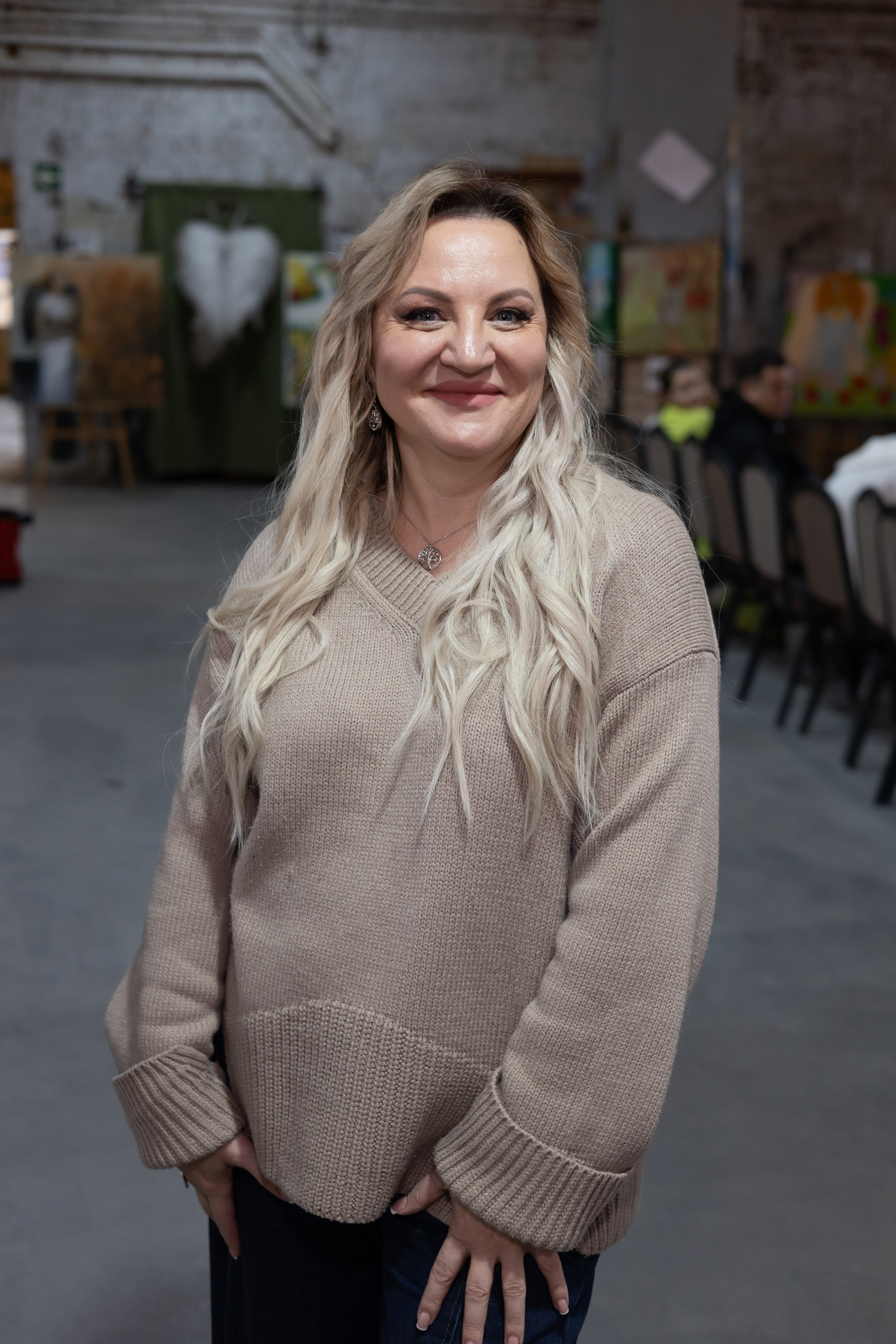 Выставка «АНГЕЛЫ МИРА». Фотограф Красноярск съемки лавстори, фотосессия в студии, портретная съемка, творческие фотосессии