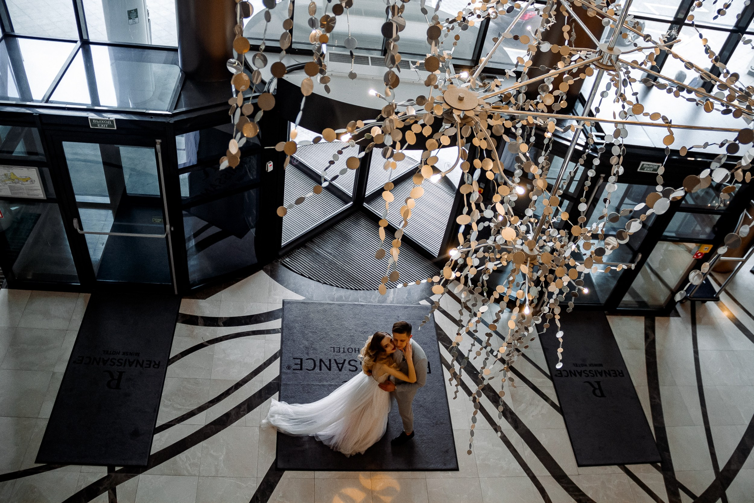 Ślubna sesja zdjęciowa w hotelu. Свадебный фотограф Варшава Лодзь Польша Елена Юцова