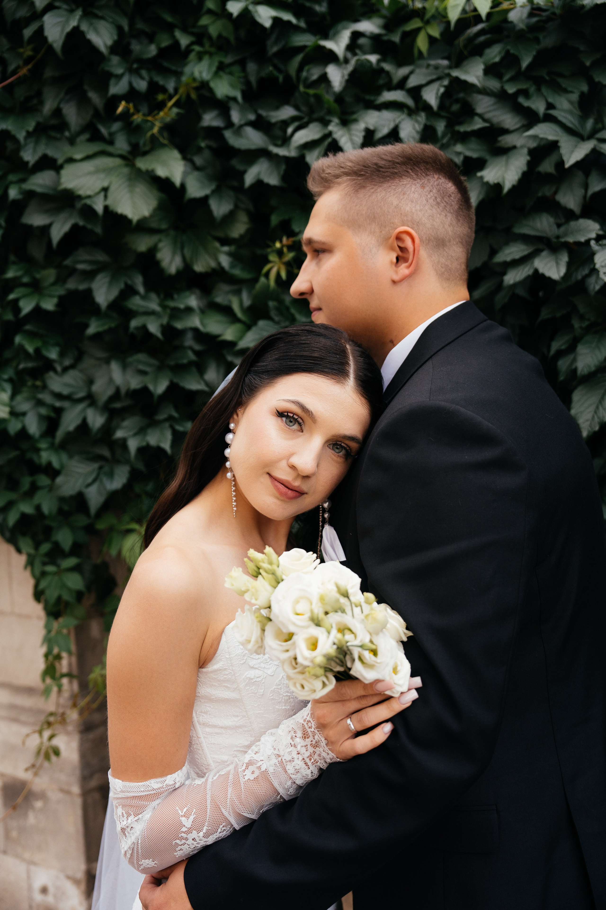 Свадебная фотосессия в Москве у высотки на Котельнической набережной. Свадебный фотограф в Москве Анна Полушина