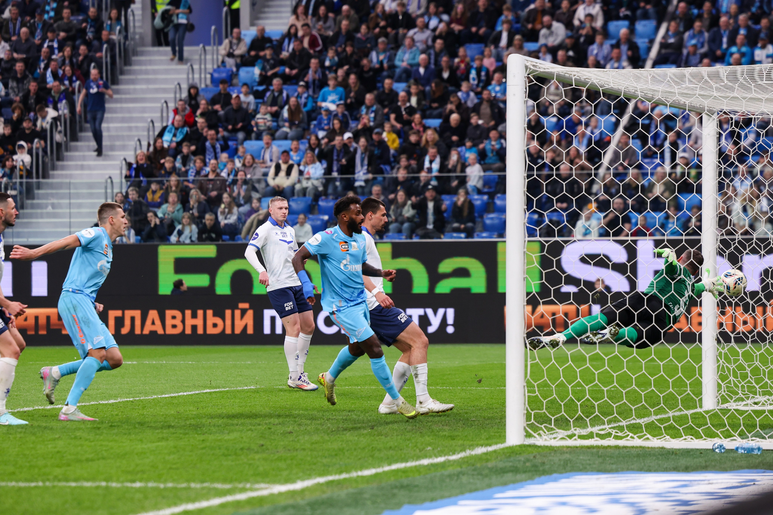 ФК «Зенит» — ФК «Крылья советов». Спортивный и репортажный фотограф Антон Тереханов