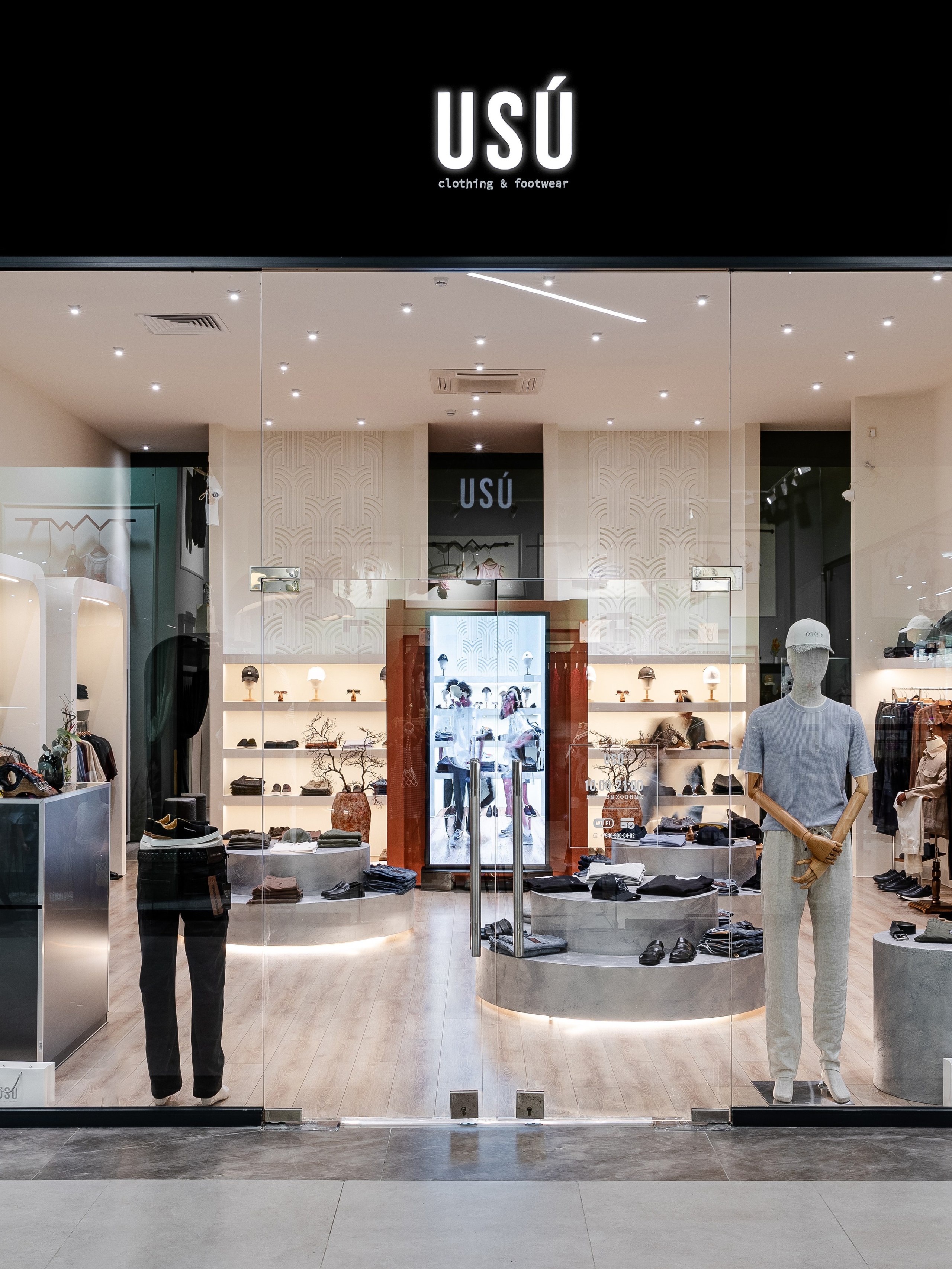 Интерьер магазина USU в Гагре. Интерьерный фотограф Москва