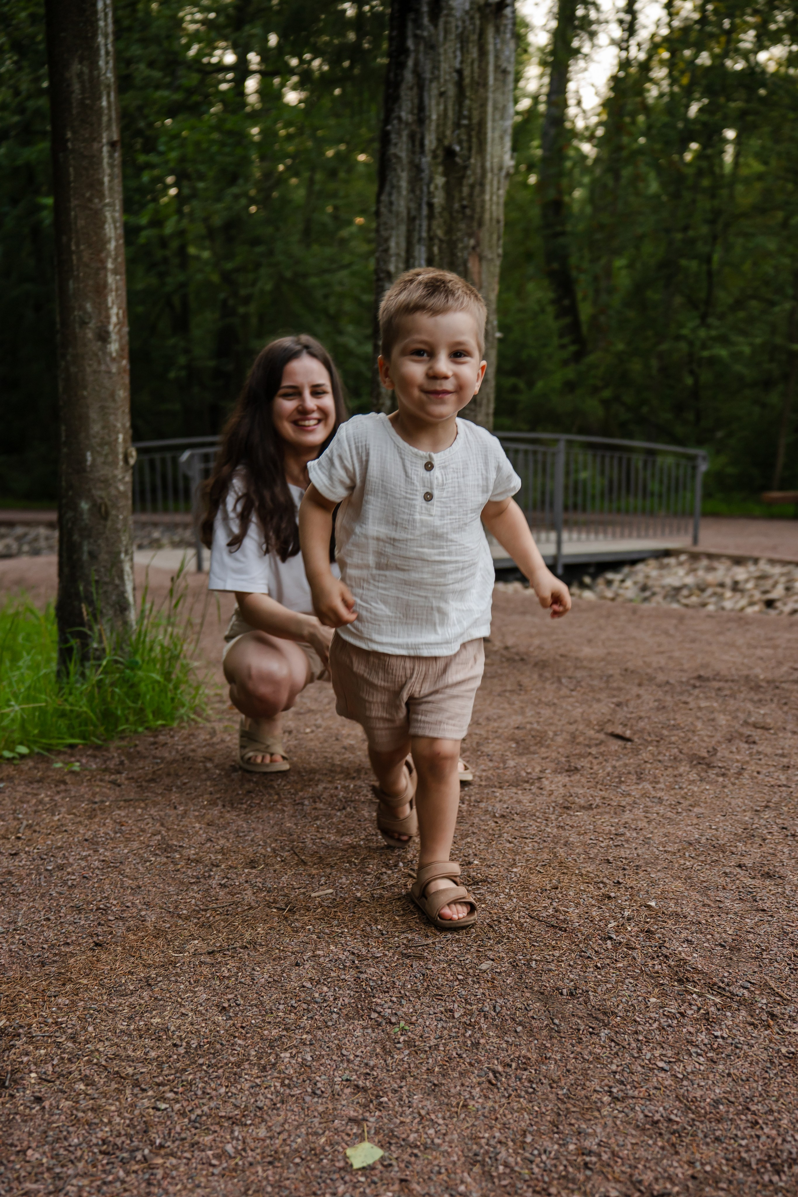 Фотопрогулка в парке. Мама с сыном. ФОТОГРАФ В МОСКВЕ ЛЮДМИЛА СТРОКОВА