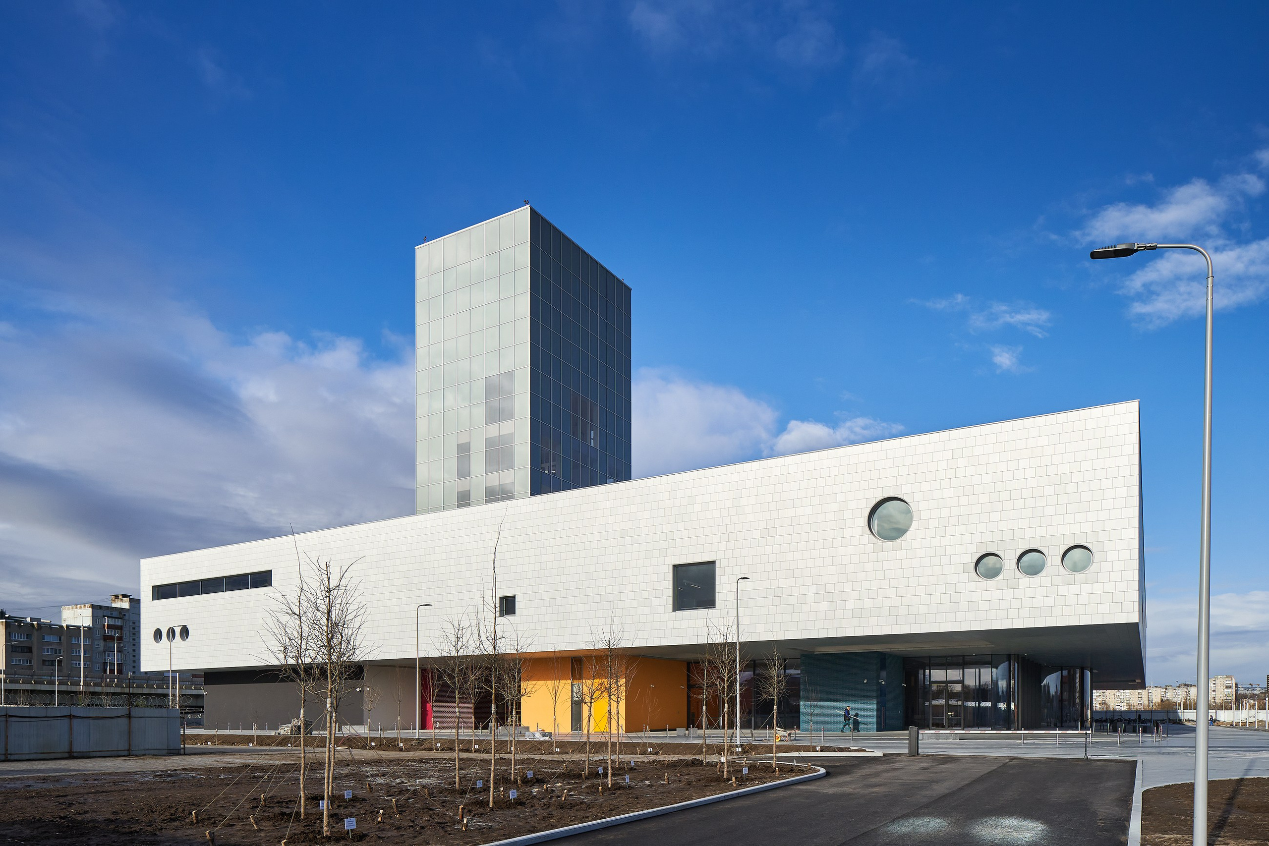 современная архитектура, голубое небо,филиал третьяковской галереи