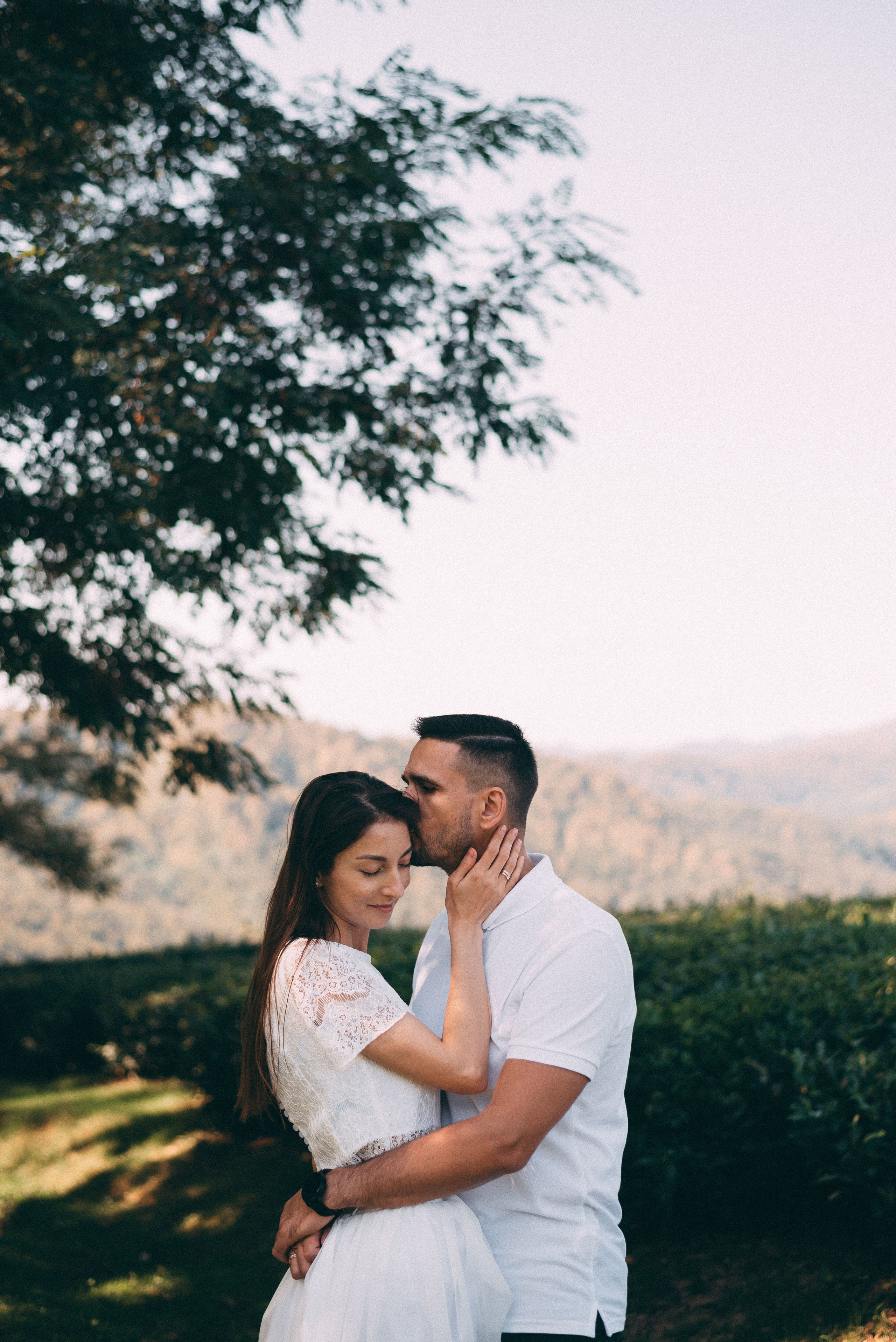 Фотосессия лавстори на чайных плантациях. Фотограф в Сочи — Маргарита Поганова