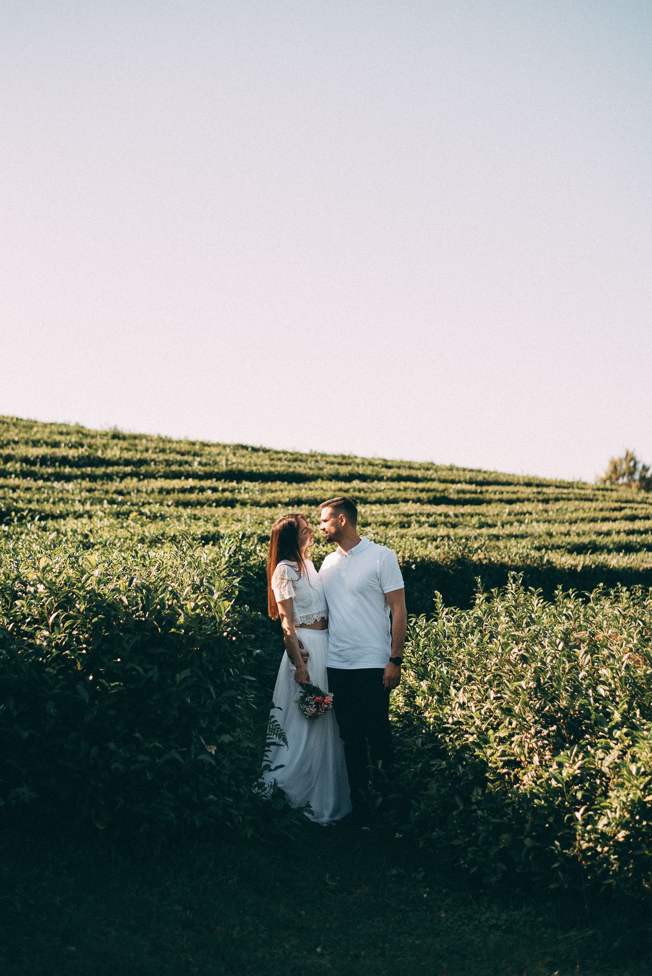 Фотосессия лавстори на чайных плантациях. Фотограф в Сочи — Маргарита Поганова