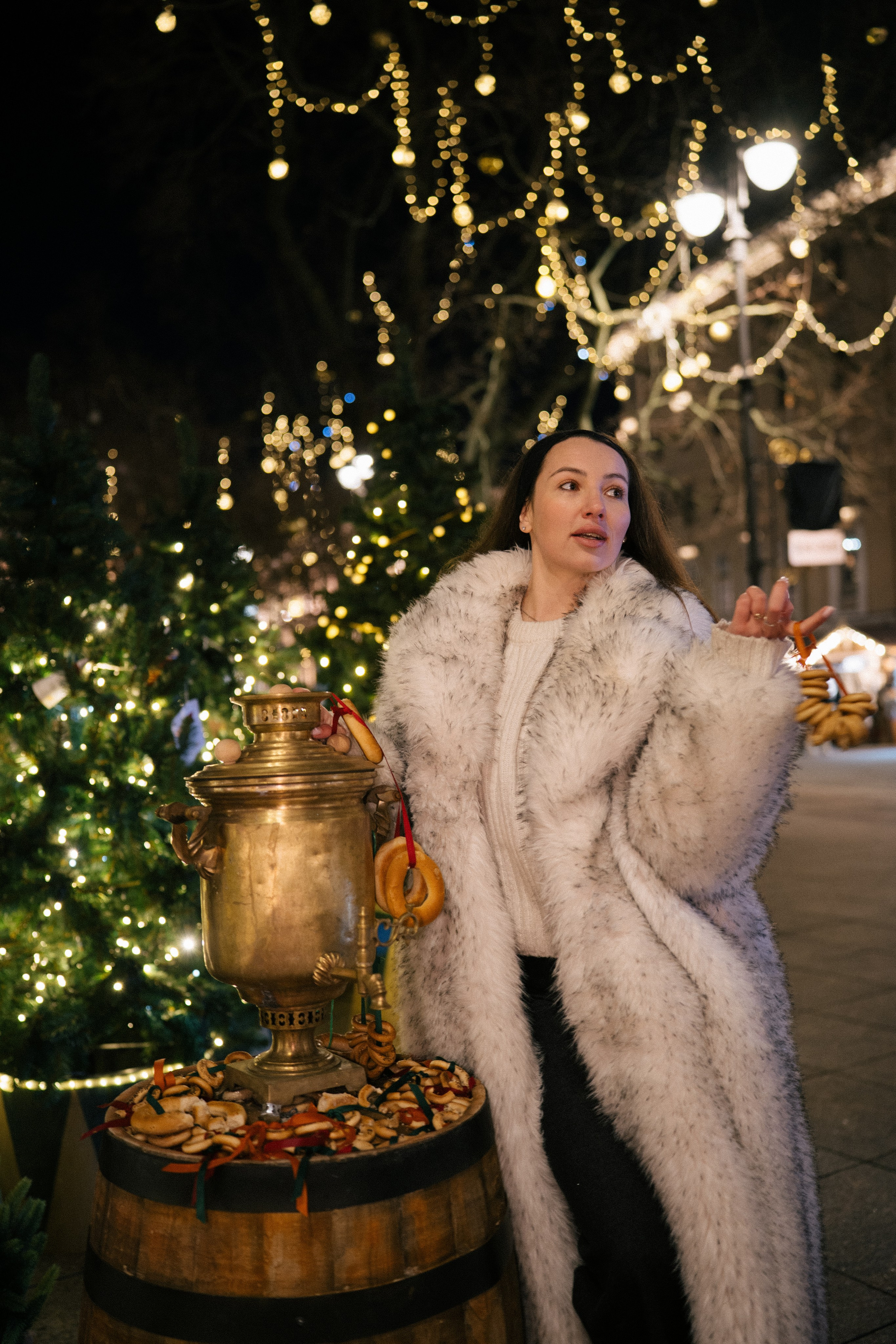 ПРОГУЛКА НА МАНЕЖНОЙ ПЛОЩАДИ ДЛЯ ДЕВУШКИ ПЕРЕД НОВЫМ ГОДОМ (НОВОГОДНЯЯ ФОТОСЕССИИЯ НА МАНЕЖНОЙ ПЛОЩАДИ). Профессиональный фотограф, Санкт-Петербург — Виктория Богомолова