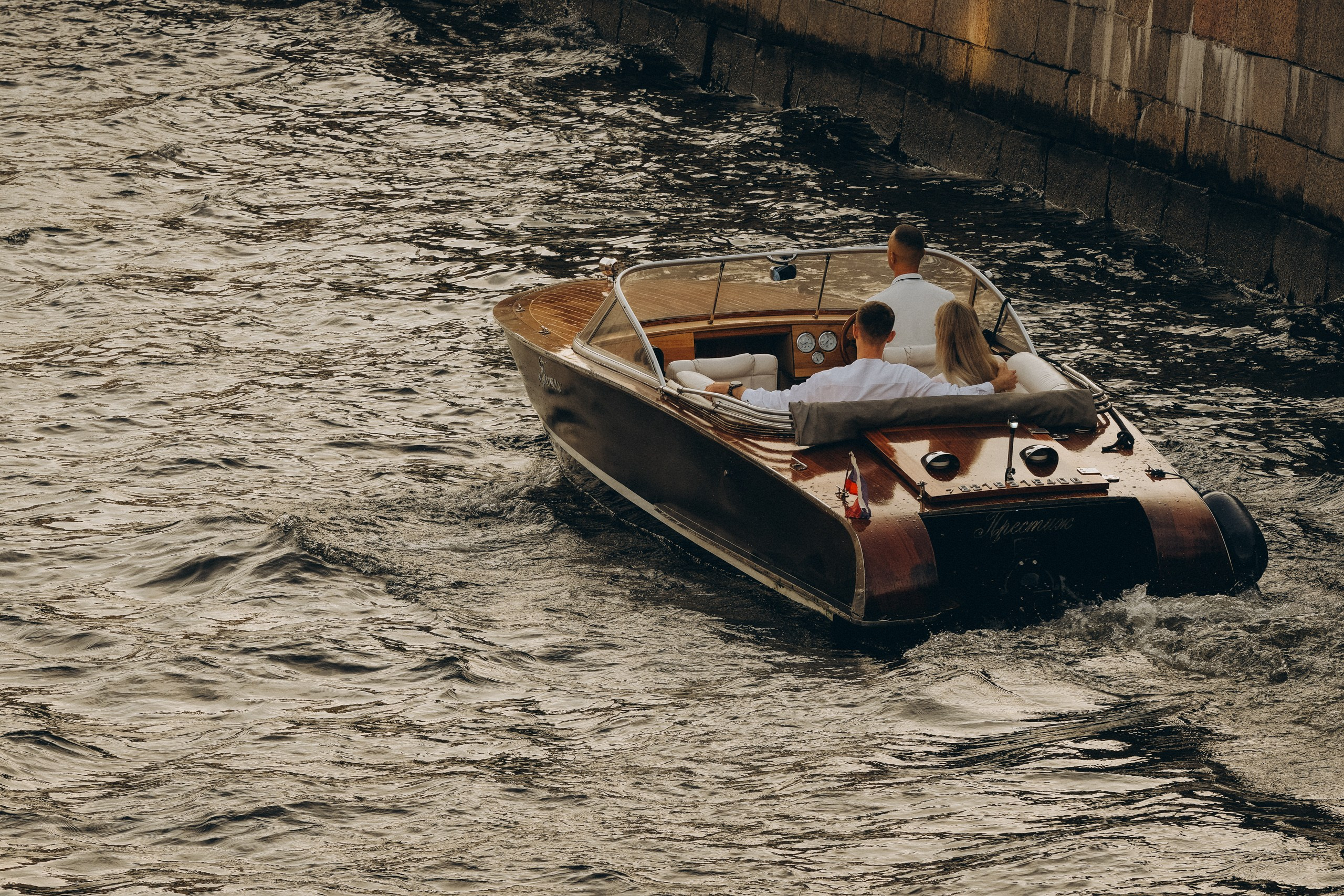СВАДЕНБНАЯ СЬЕМКА НА КАТЕРЕ ПО КАНАЛАМ САНКТ-ПЕТЕРБУРГА И В АКВАТОРИИ НЕВЫ. Профессиональный фотограф, Санкт-Петербург — Виктория Богомолова