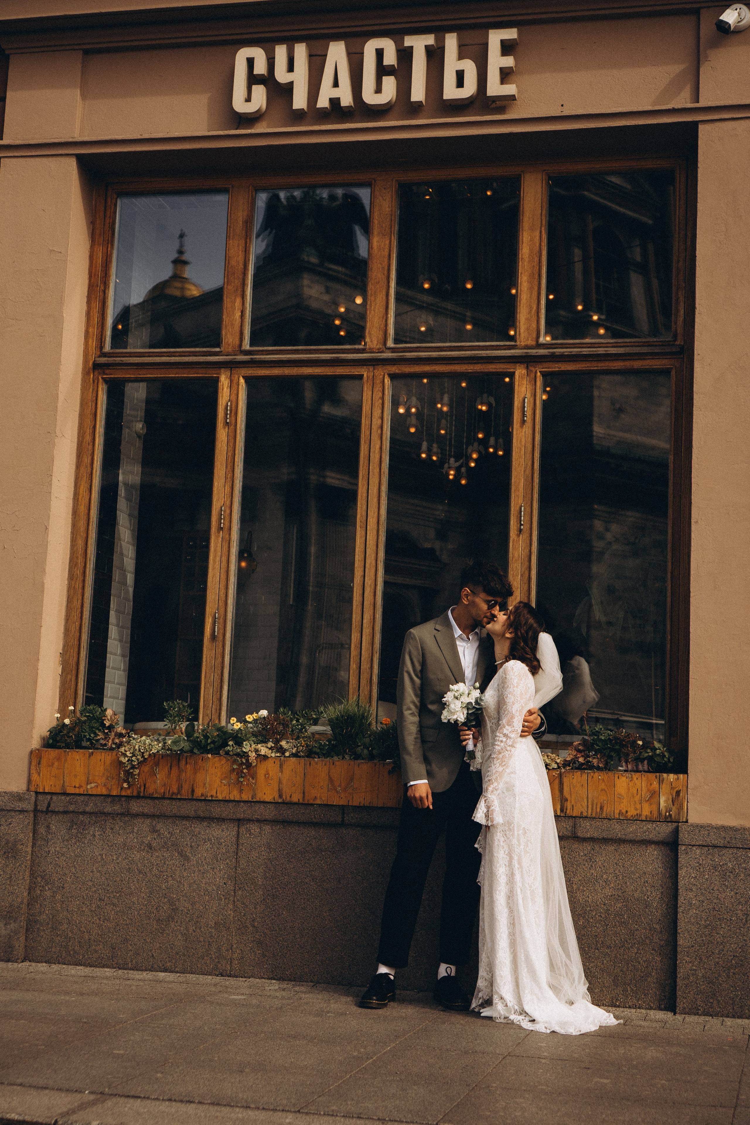 СВАДЕБНАЯ ПРОГУЛКА ВОЗЕ ИСАИКЕВСКОГО СОБОРА АСТОРИИ И ЗАКОНОДАЛЕТНОГО СОБРАНИЯ. Профессиональный фотограф, Санкт-Петербург — Виктория Богомолова