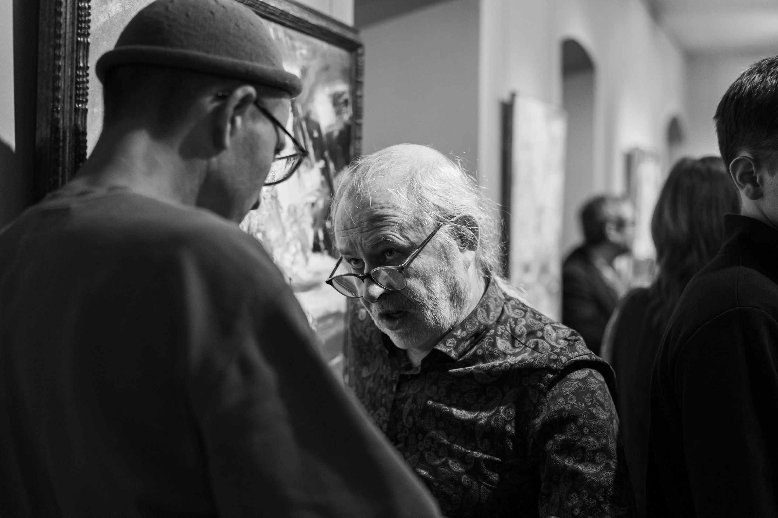 Съёмка открытия вытсавки художника Ильи Даньшина. Лиза Фирстова — самый добрый фотограф